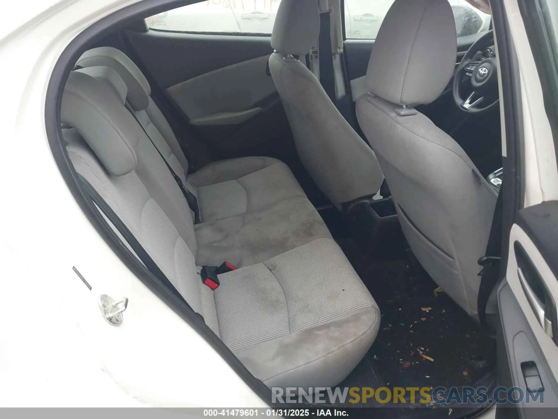 8 Photograph of a damaged car 3MYDLBJV5LY706259 TOYOTA YARIS 2020