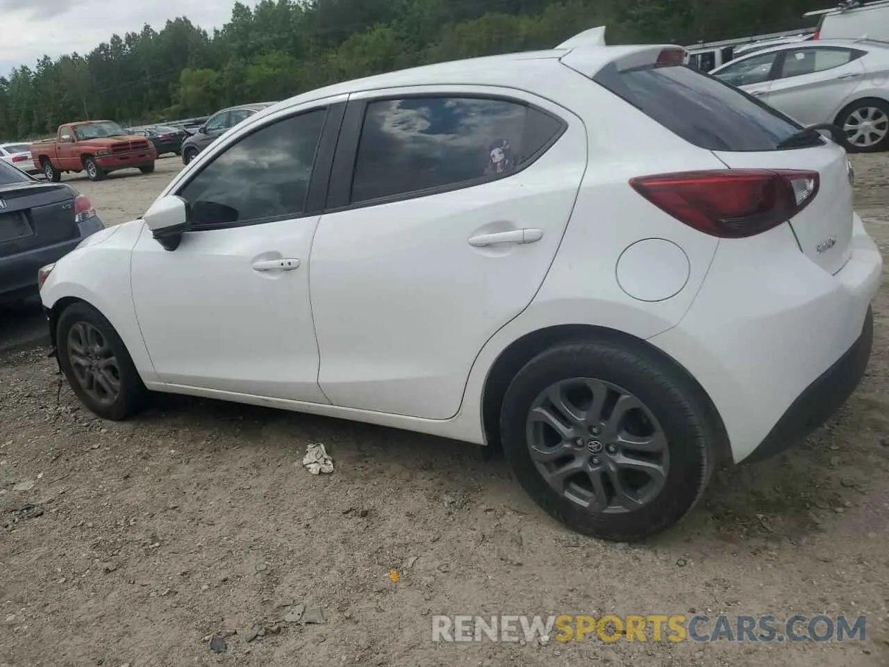 2 Photograph of a damaged car 3MYDLBJV6LY704391 TOYOTA YARIS 2020