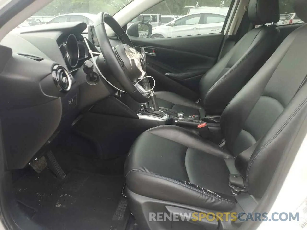 7 Photograph of a damaged car 3MYDLBJV6LY704391 TOYOTA YARIS 2020
