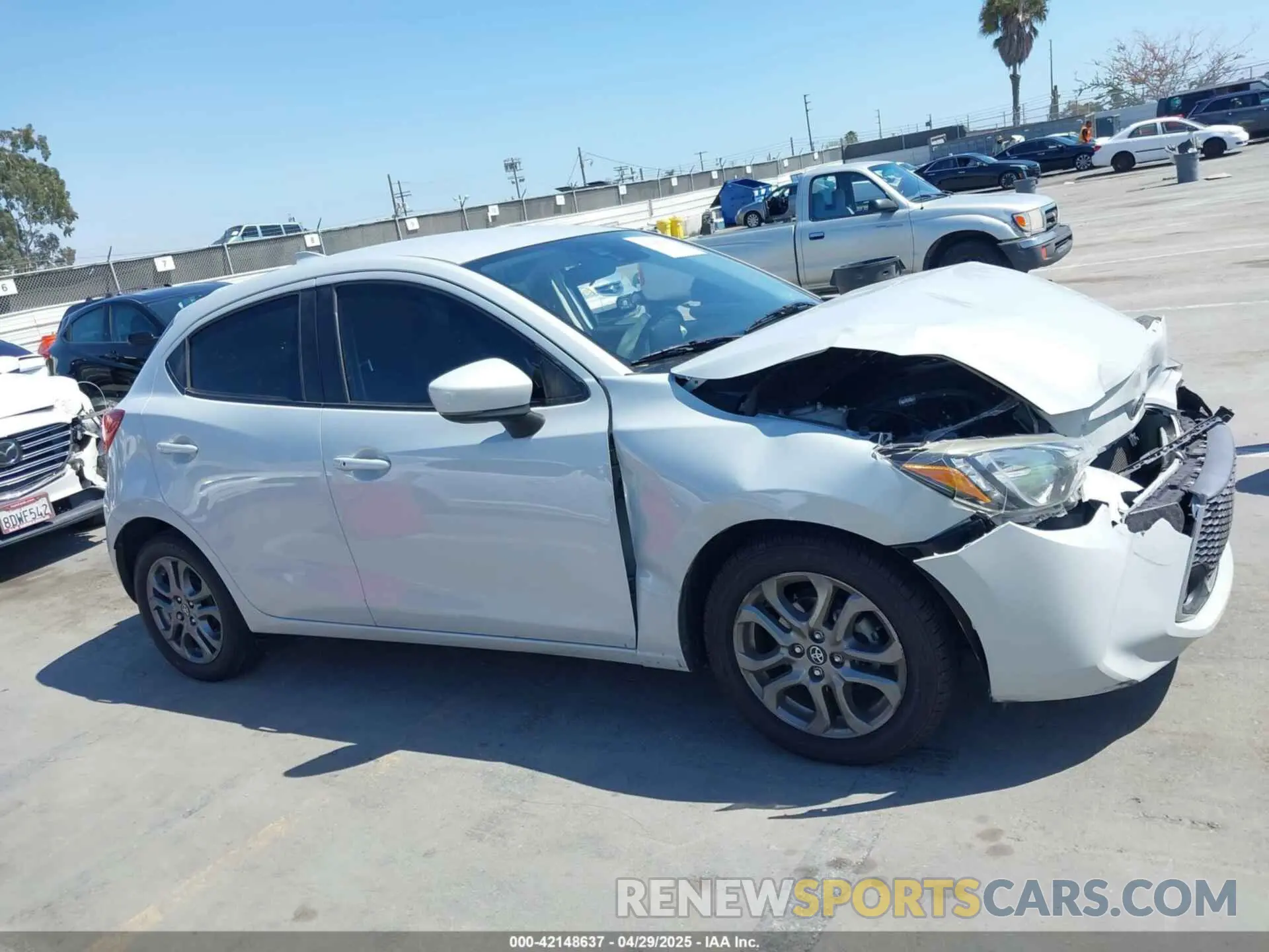 12 Photograph of a damaged car 3MYDLBJV7LY703122 TOYOTA YARIS 2020