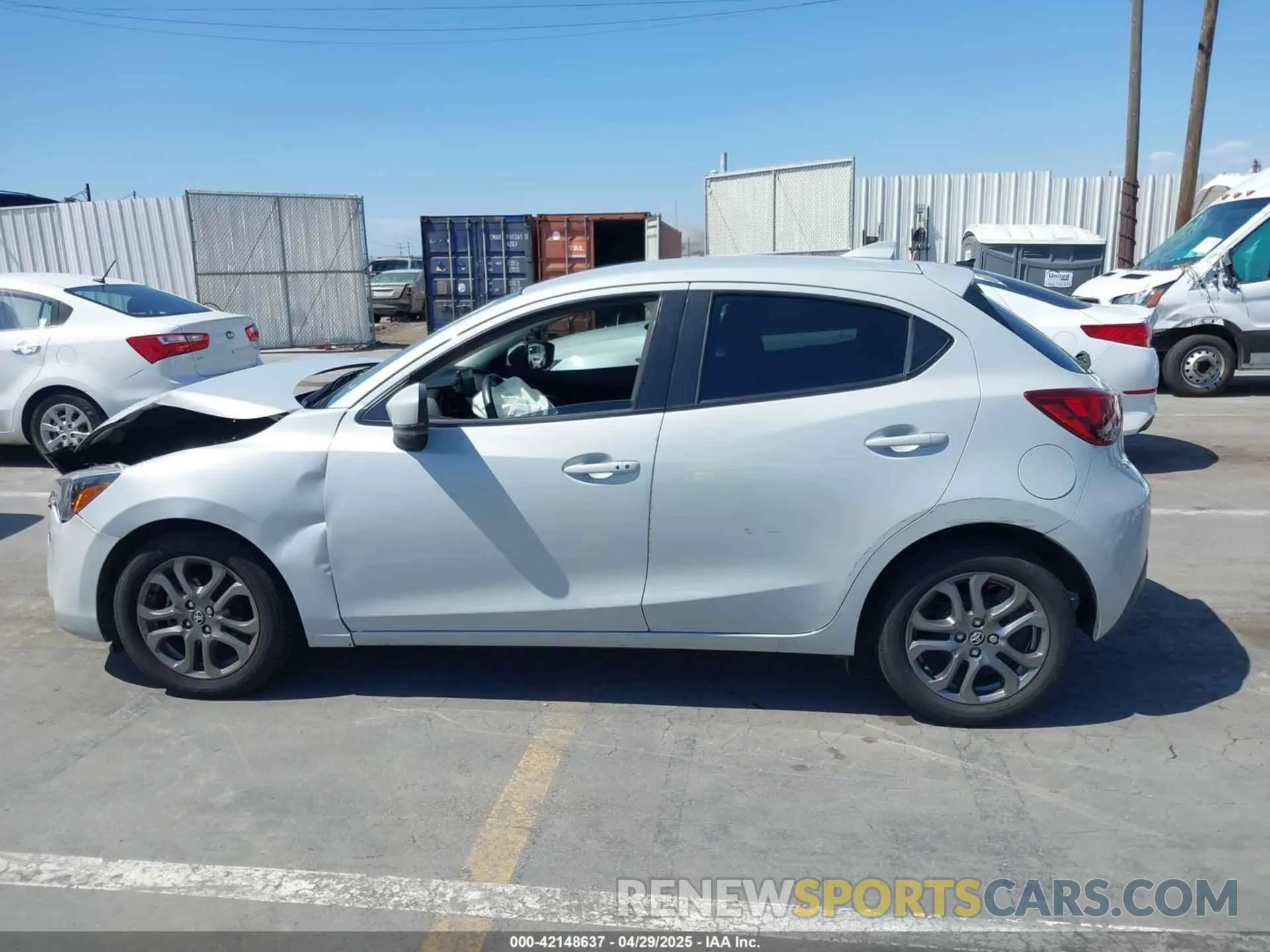 13 Photograph of a damaged car 3MYDLBJV7LY703122 TOYOTA YARIS 2020