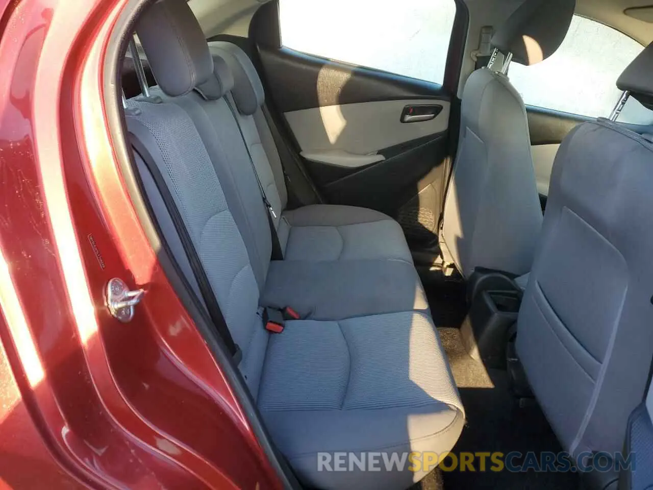 11 Photograph of a damaged car 3MYDLBJVXLY708248 TOYOTA YARIS 2020
