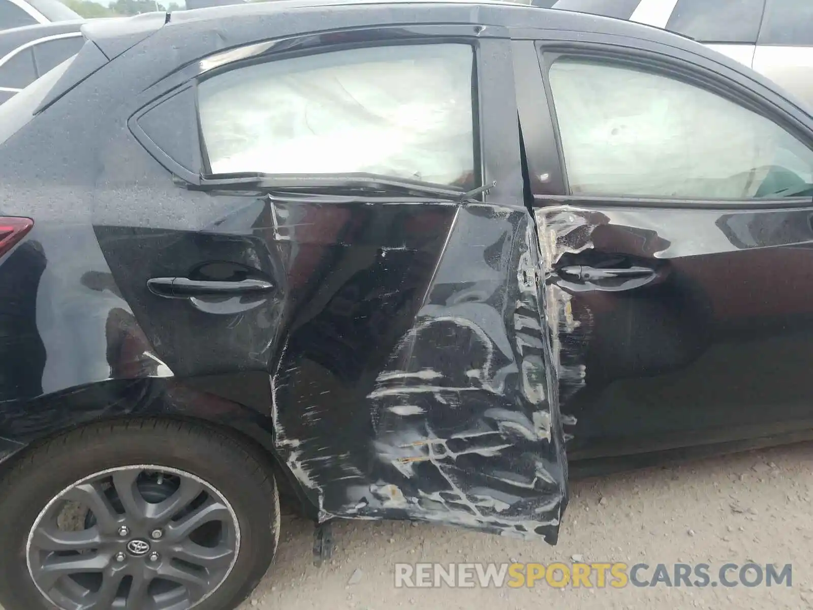 9 Photograph of a damaged car 3MYDLBJVXLY711800 TOYOTA YARIS 2020