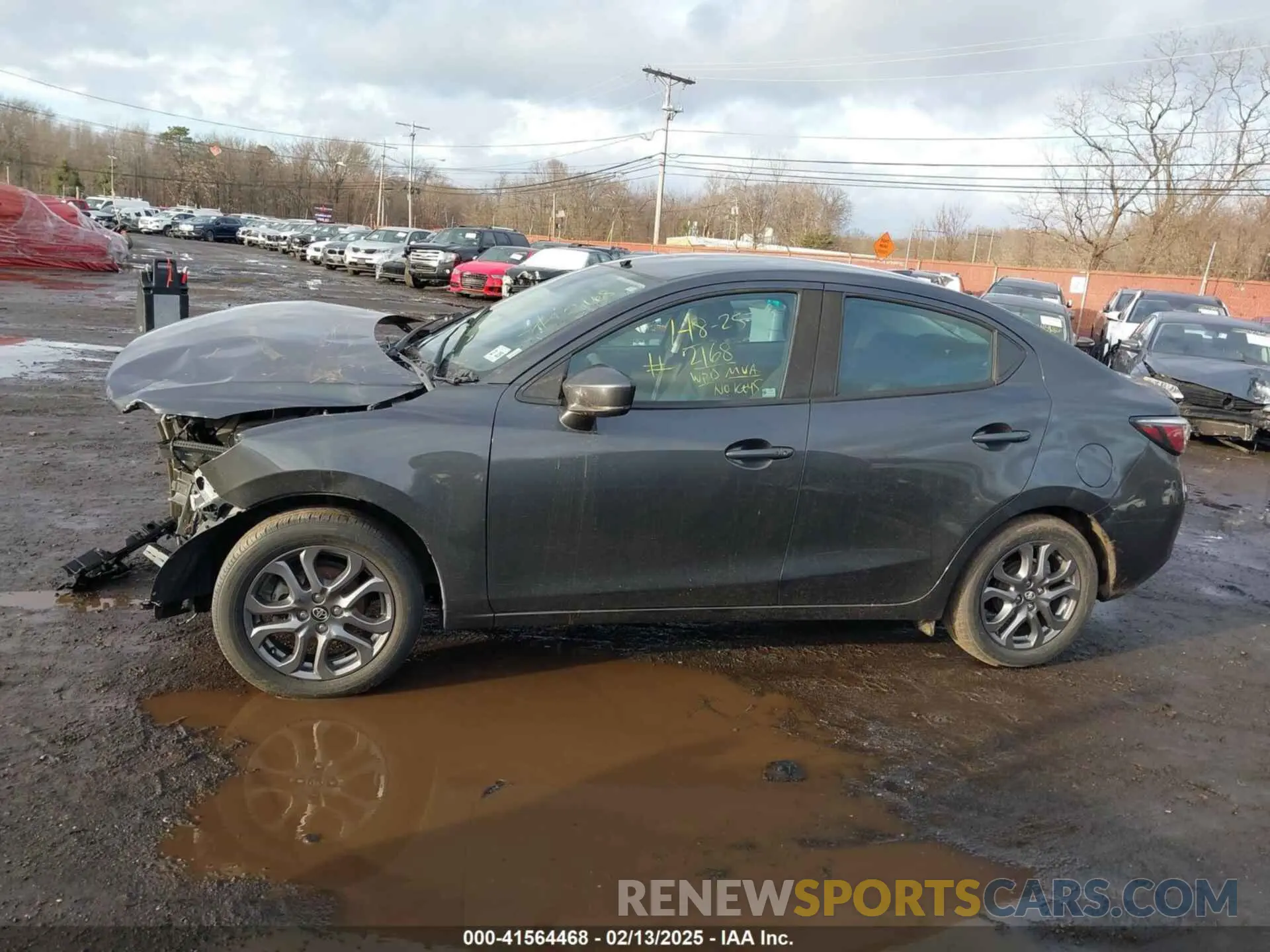 14 Photograph of a damaged car 3MYDLBYV2LY712168 TOYOTA YARIS 2020