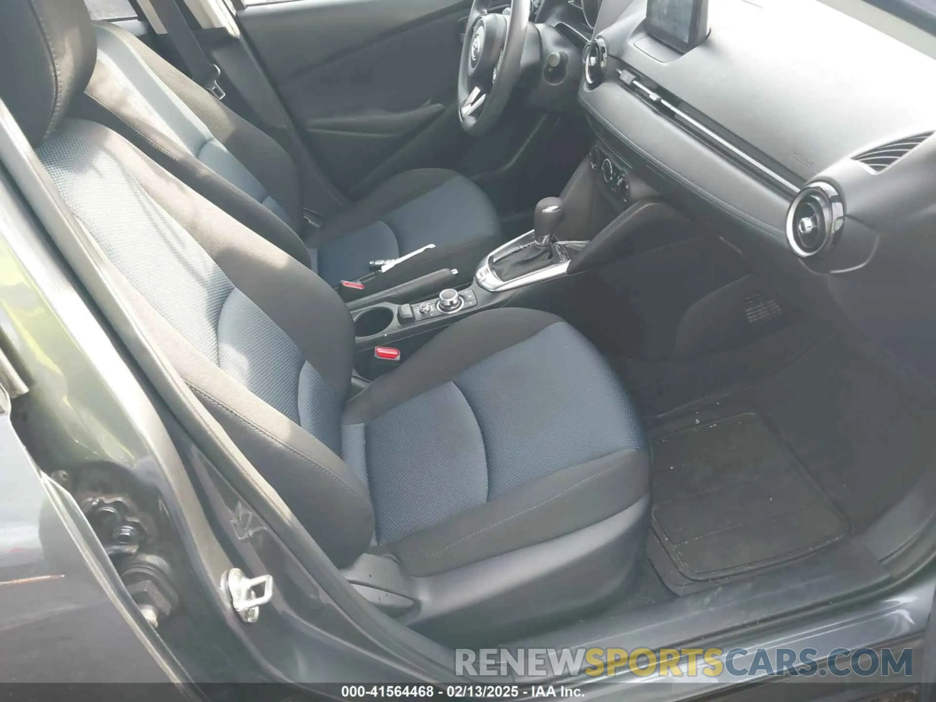 5 Photograph of a damaged car 3MYDLBYV2LY712168 TOYOTA YARIS 2020