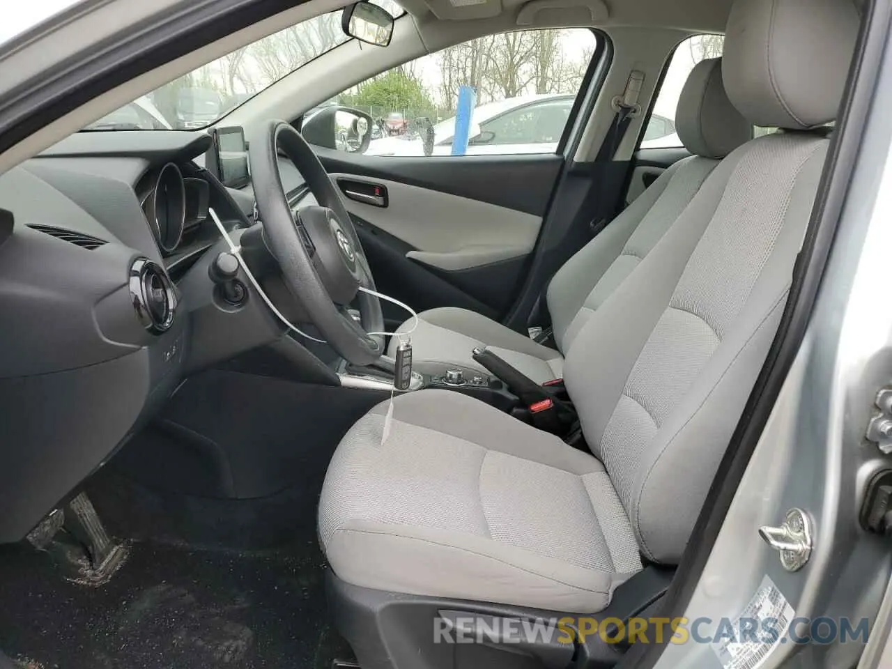 7 Photograph of a damaged car 3MYDLBYV3LY715905 TOYOTA YARIS 2020