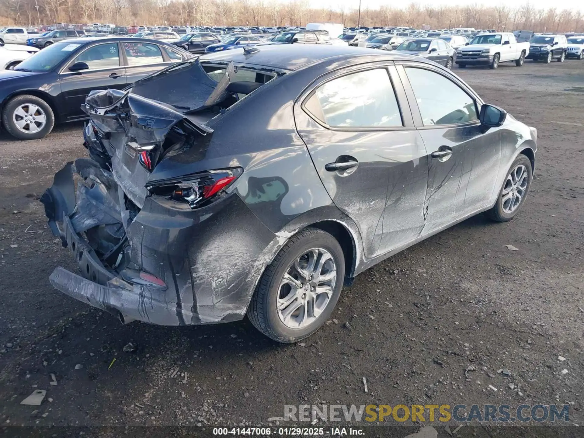 4 Photograph of a damaged car 3MYDLBYV7LY712120 TOYOTA YARIS 2020