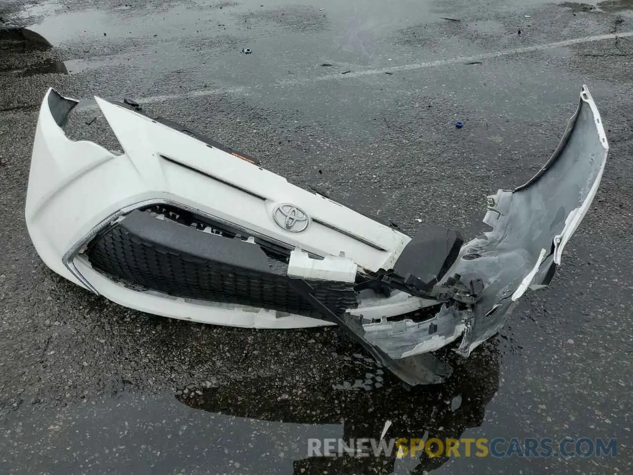 12 Photograph of a damaged car 3MYDLBYV8LY716435 TOYOTA YARIS 2020