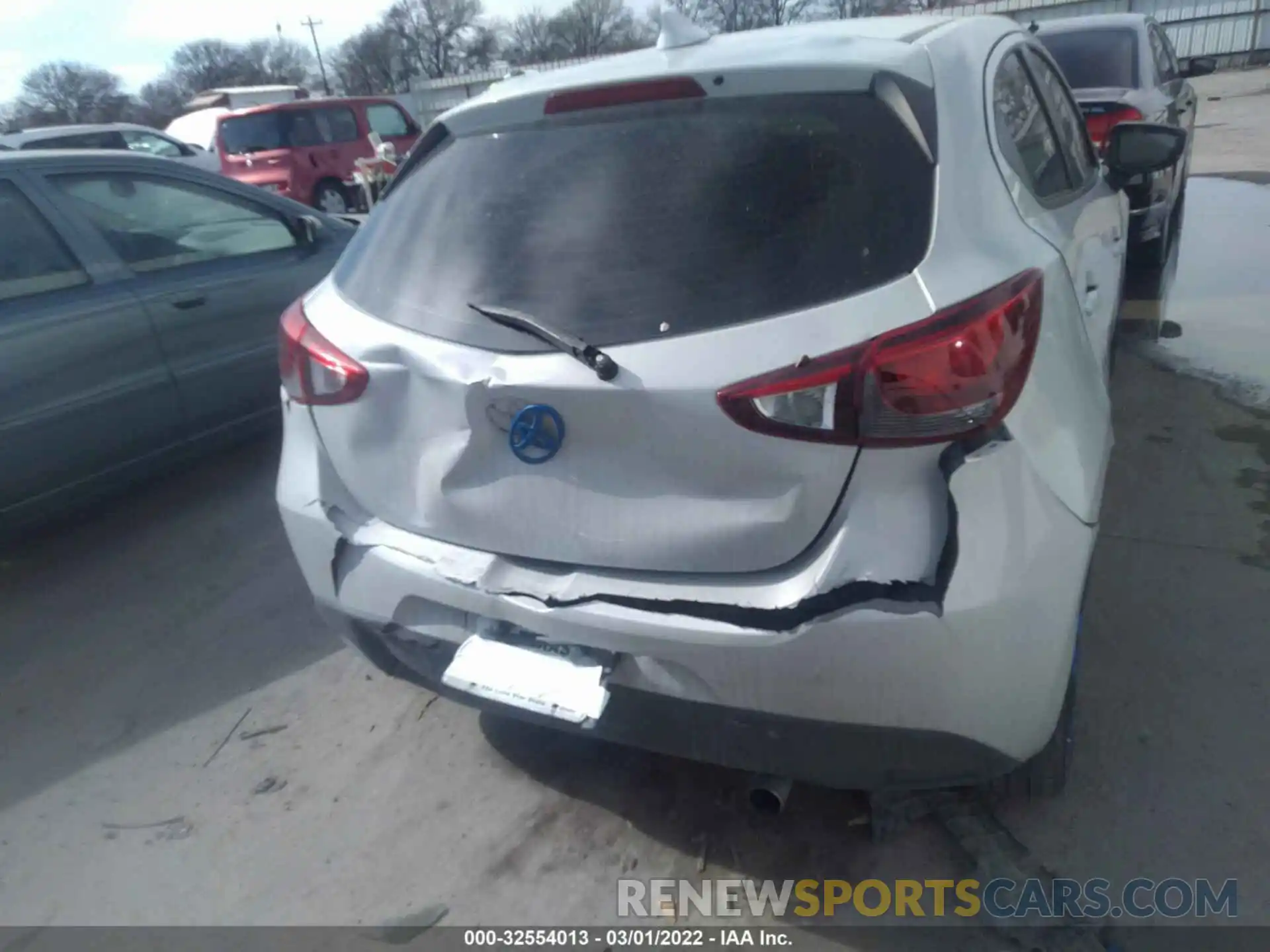 6 Photograph of a damaged car 3MYDLBJV2LY706543 TOYOTA YARIS HATCHBACK 2020