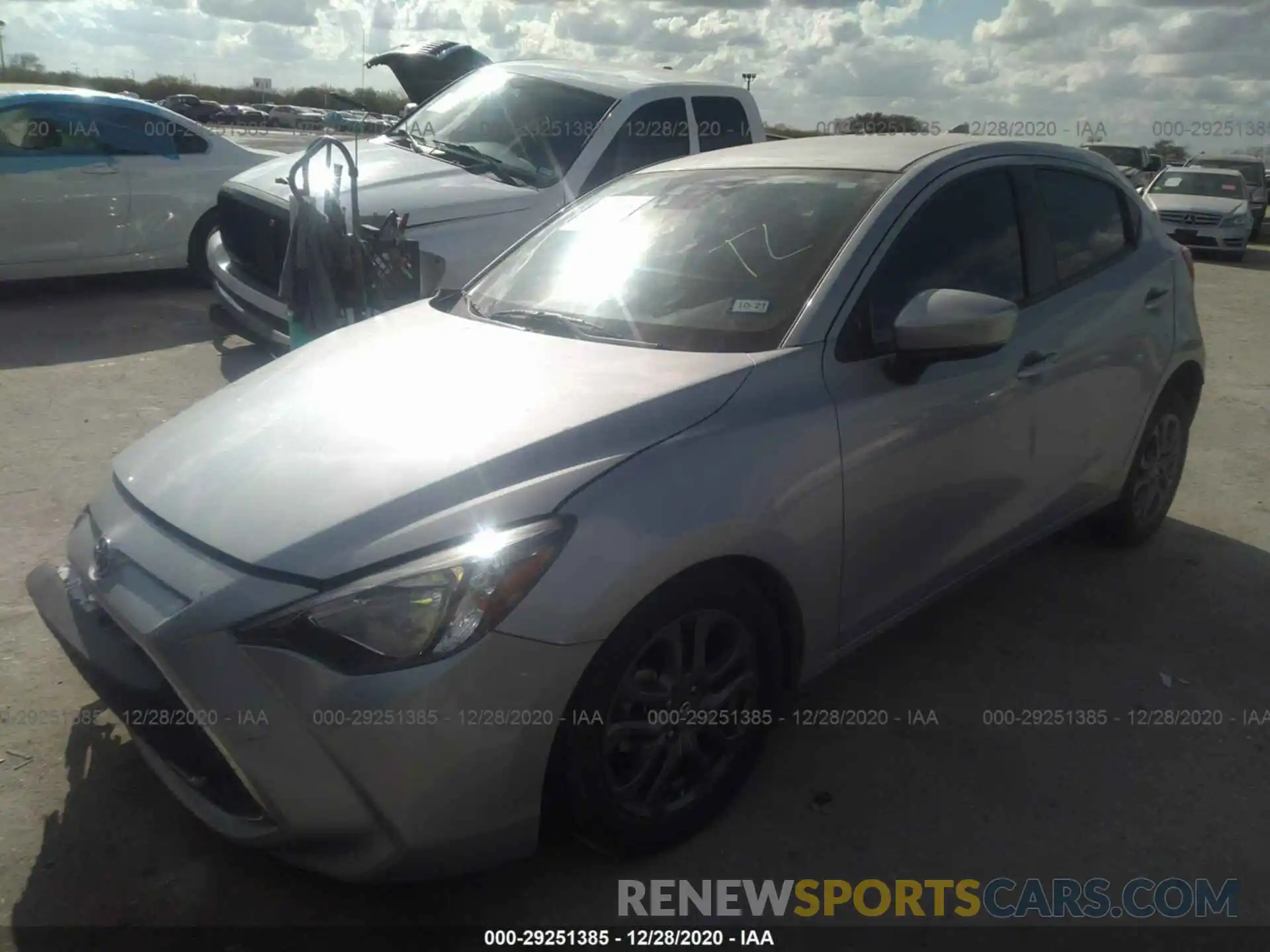 2 Photograph of a damaged car 3MYDLBJV6LY703502 TOYOTA YARIS HATCHBACK 2020