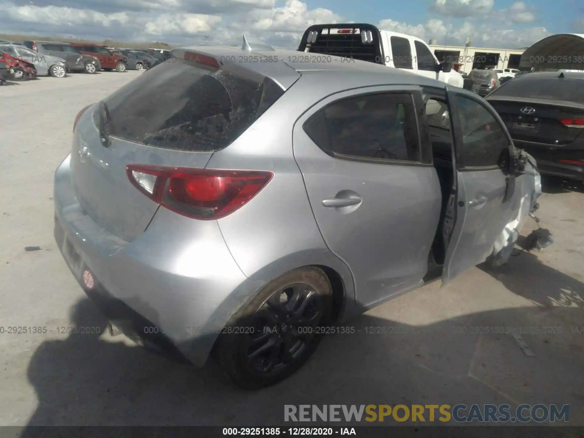 4 Photograph of a damaged car 3MYDLBJV6LY703502 TOYOTA YARIS HATCHBACK 2020