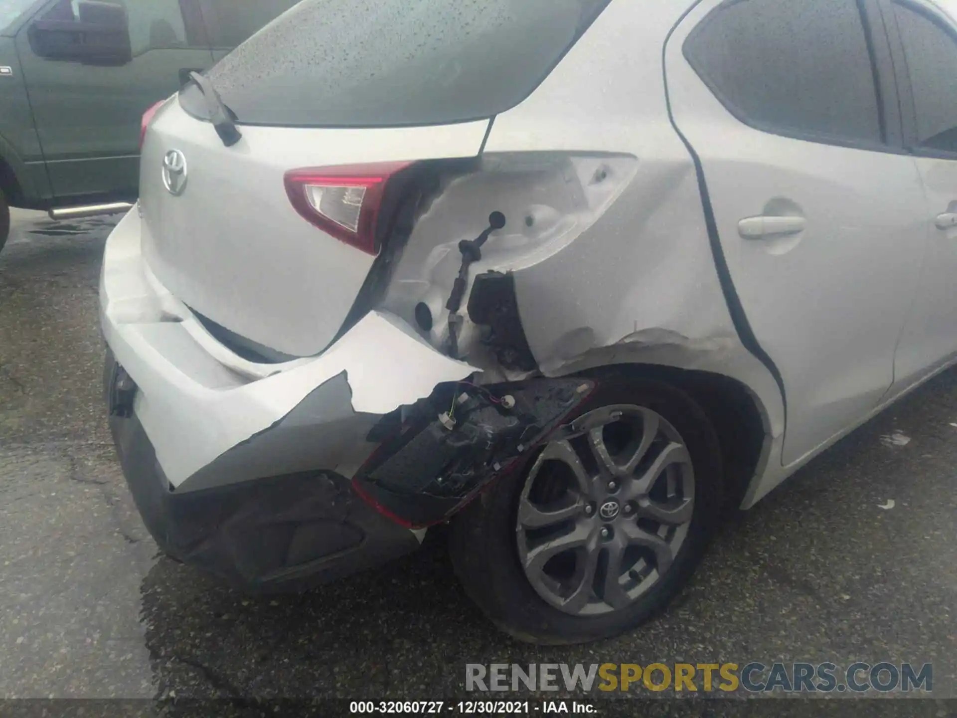 6 Photograph of a damaged car 3MYDLBJV6LY704908 TOYOTA YARIS HATCHBACK 2020