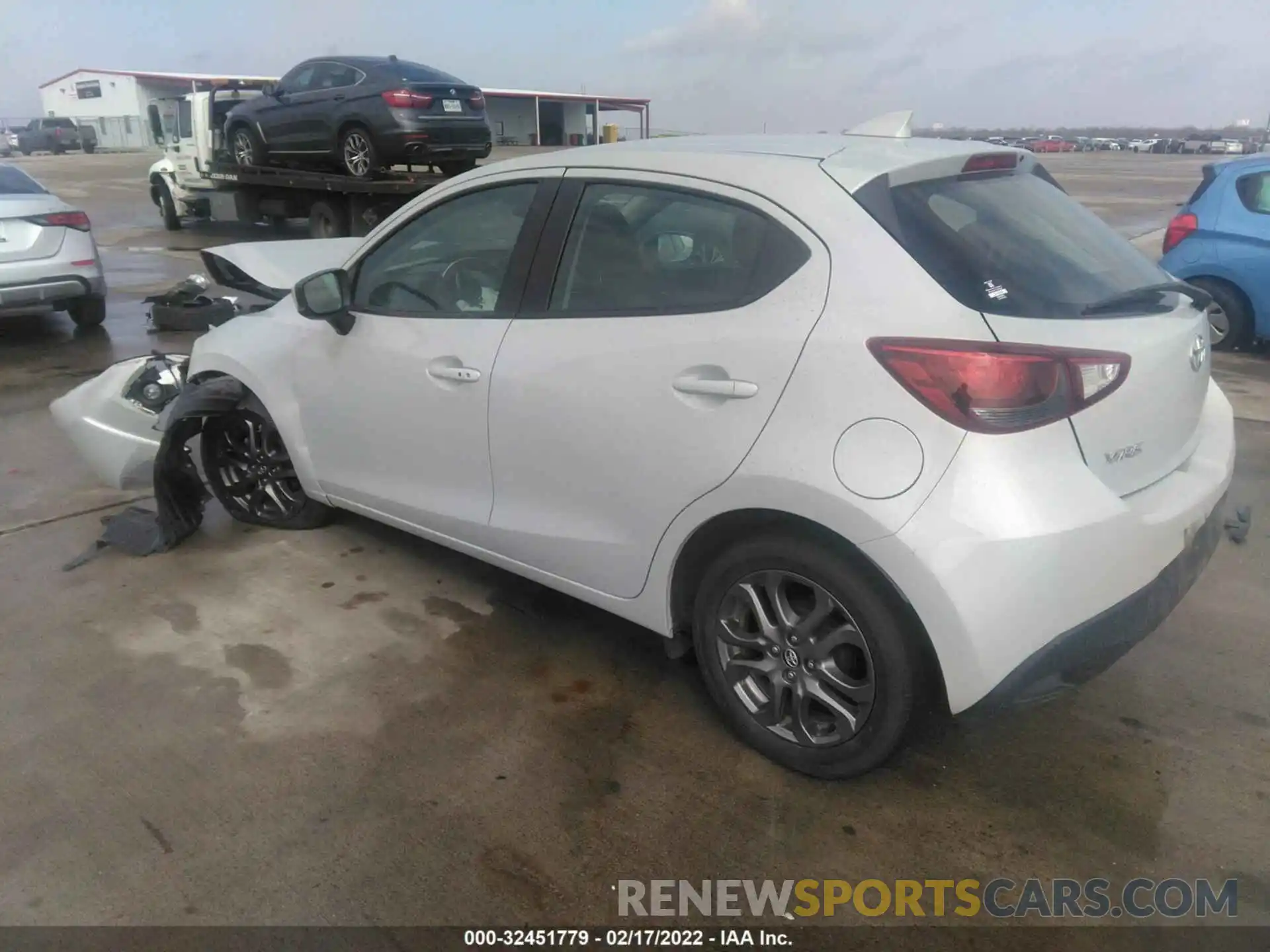 3 Photograph of a damaged car 3MYDLBJV8LY711391 TOYOTA YARIS HATCHBACK 2020