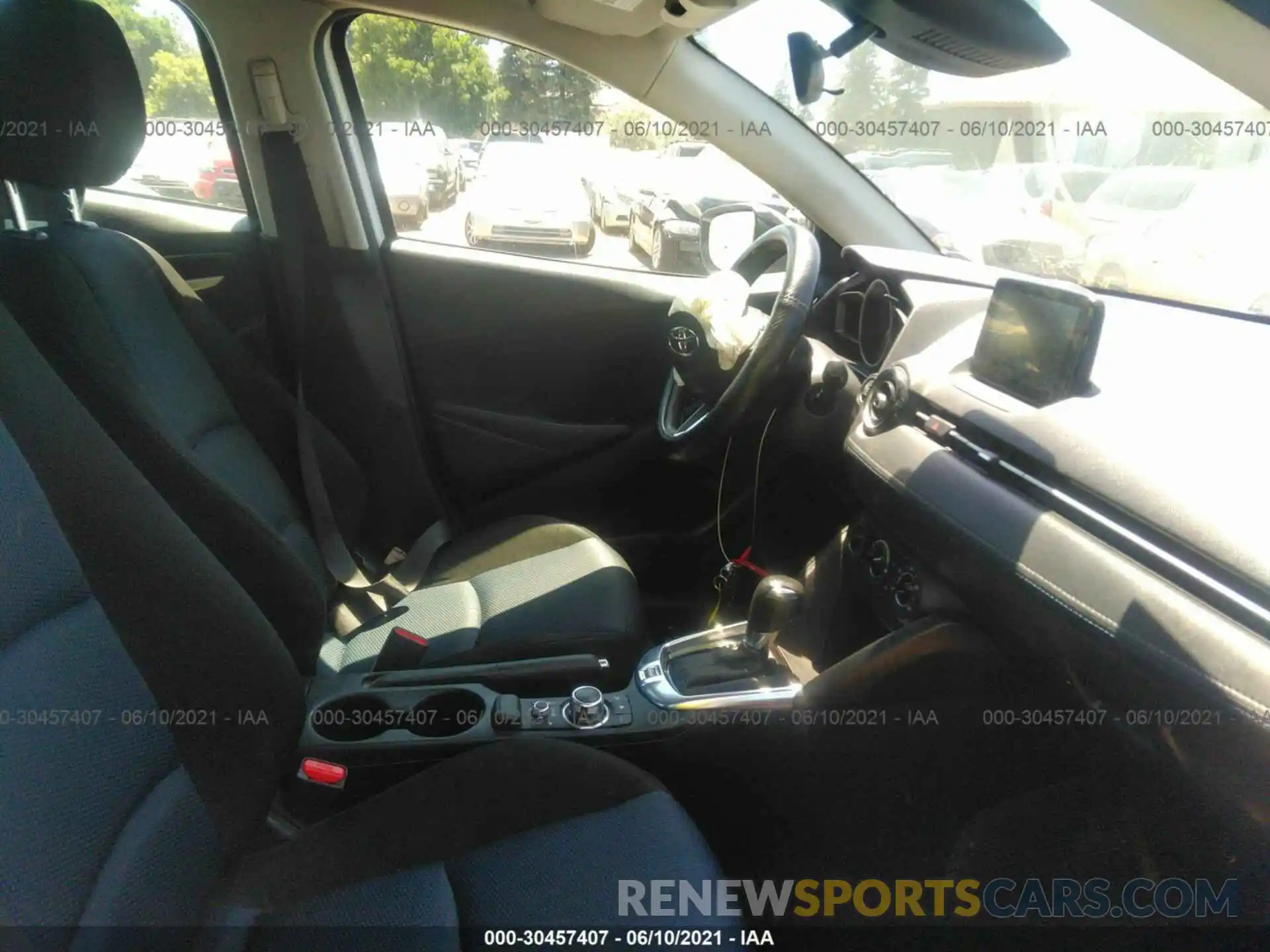 5 Photograph of a damaged car 3MYDLBYV4KY516053 TOYOTA YARIS SEDAN 2019