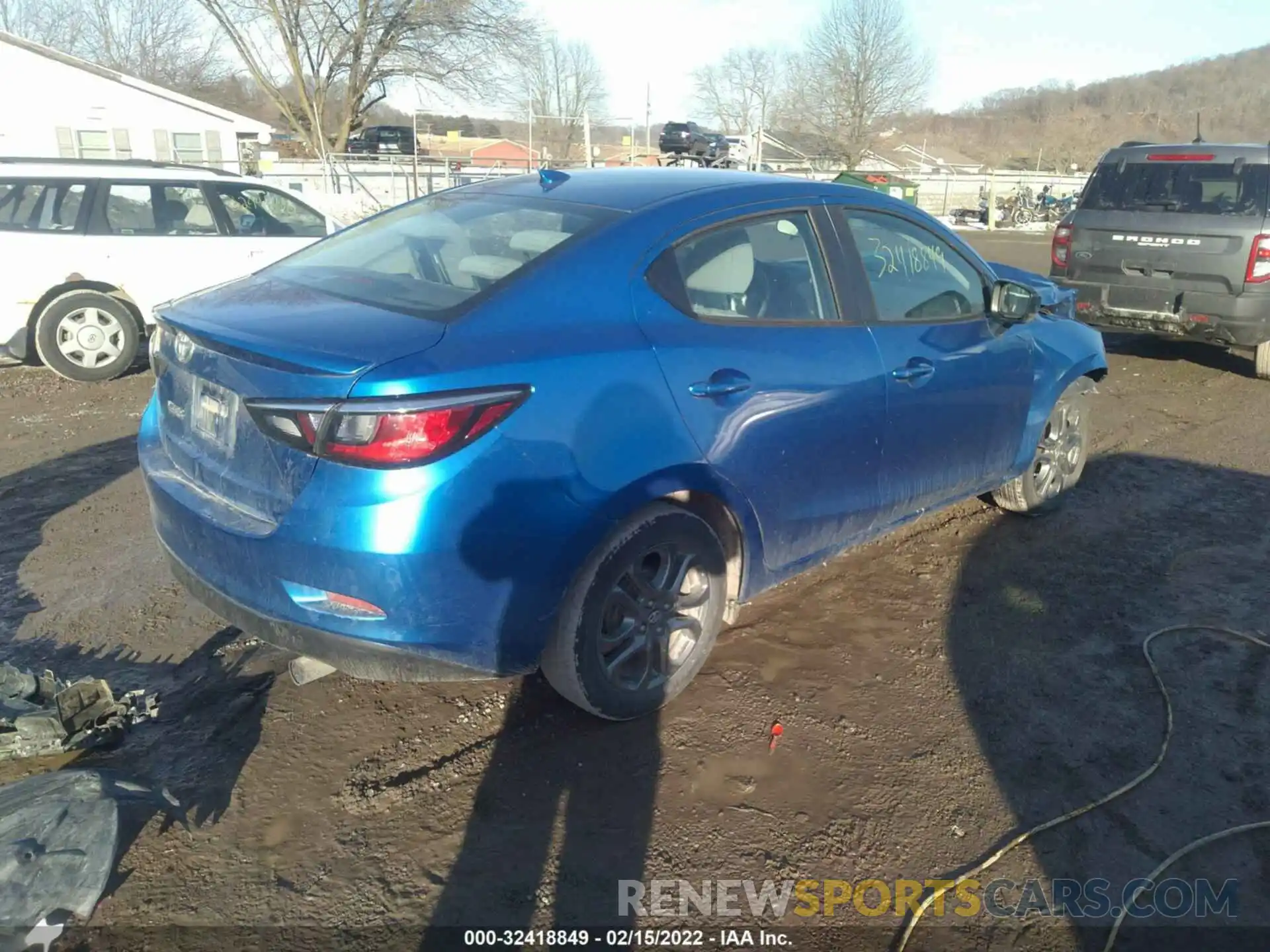 4 Photograph of a damaged car 3MYDLBYV4KY520118 TOYOTA YARIS SEDAN 2019