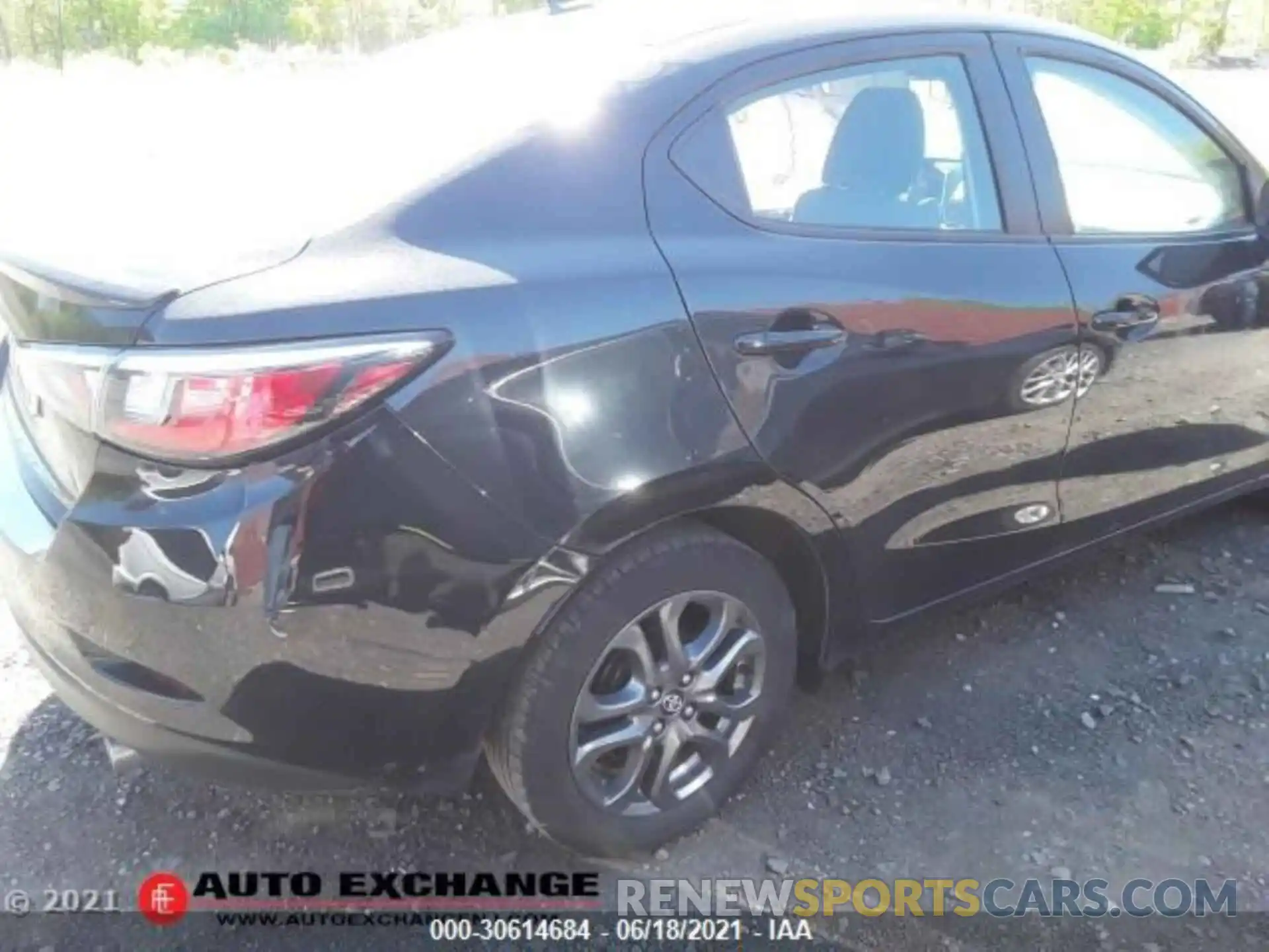 5 Photograph of a damaged car 3MYDLBYV7KY527113 TOYOTA YARIS SEDAN 2019