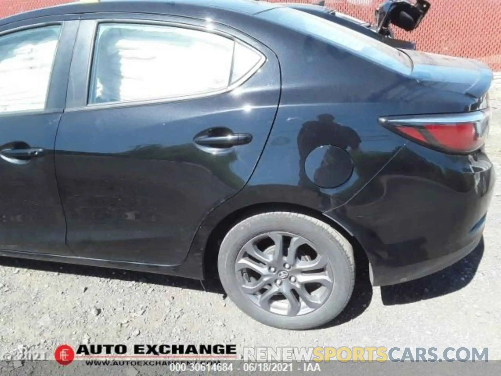 7 Photograph of a damaged car 3MYDLBYV7KY527113 TOYOTA YARIS SEDAN 2019