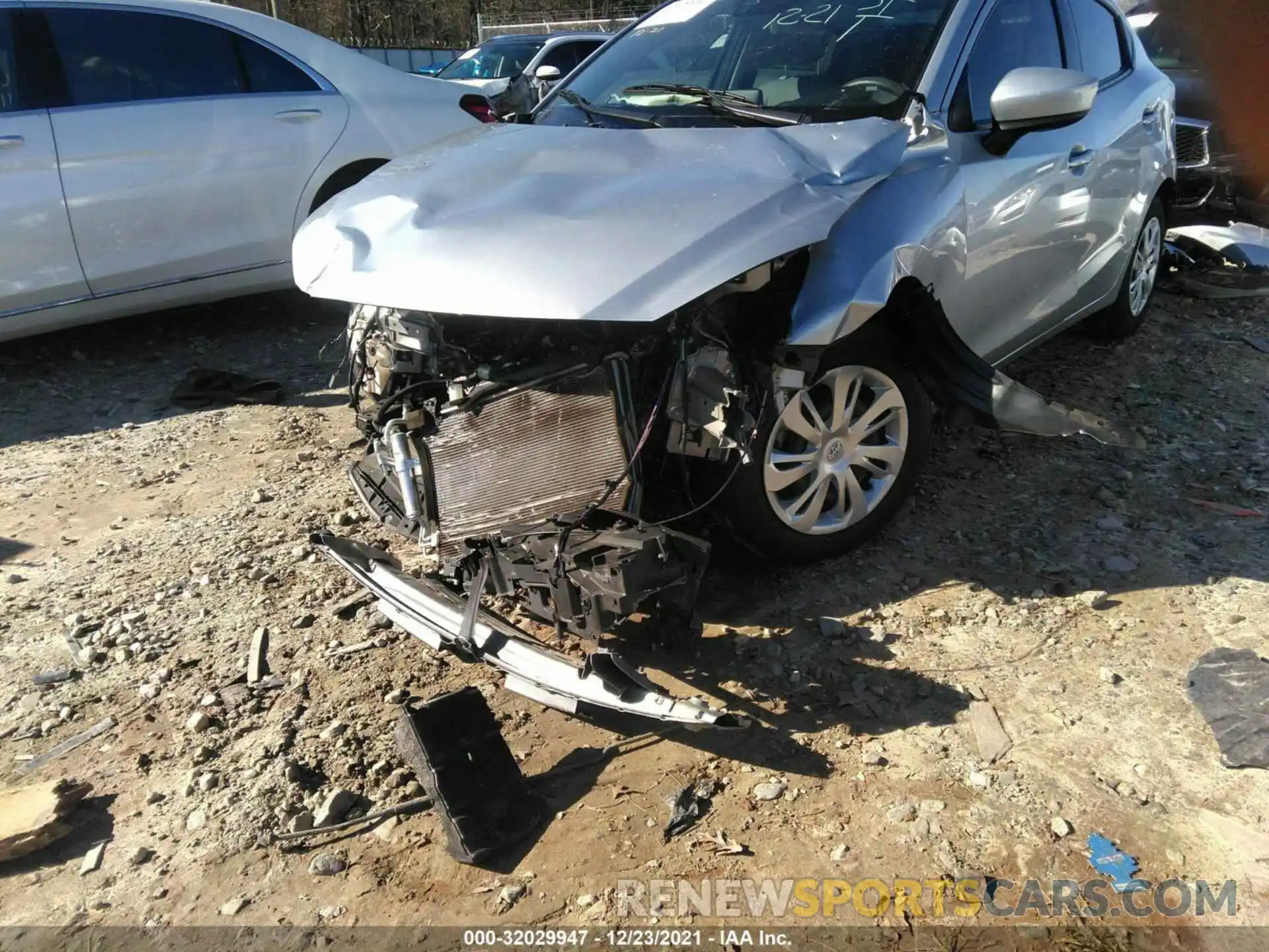 6 Photograph of a damaged car 3MYDLBYV9KY512841 TOYOTA YARIS SEDAN 2019