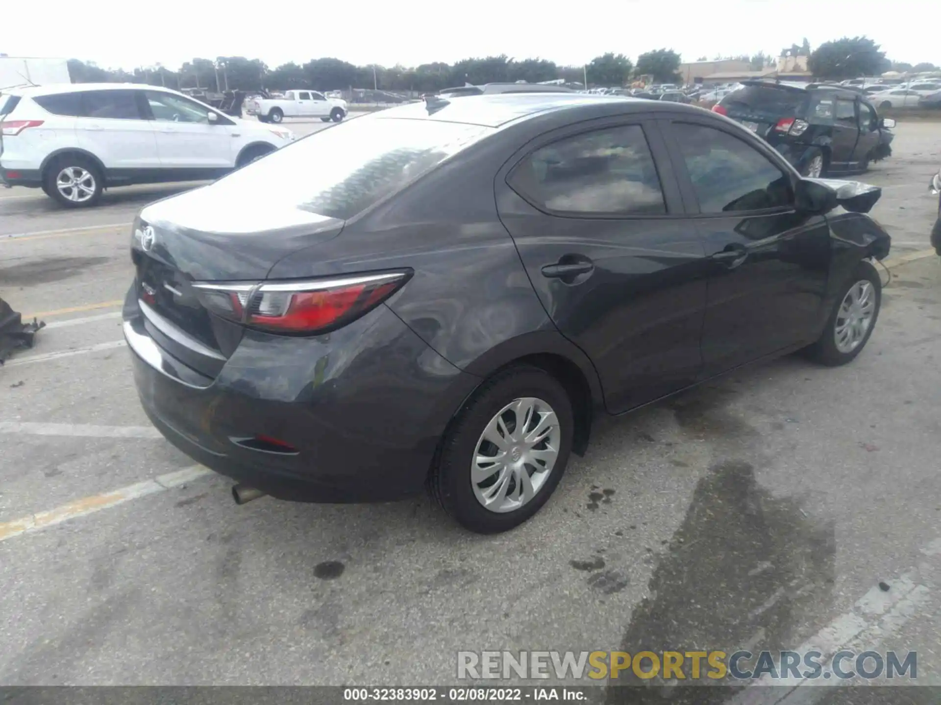 4 Photograph of a damaged car 3MYDLBYVXKY511004 TOYOTA YARIS SEDAN 2019