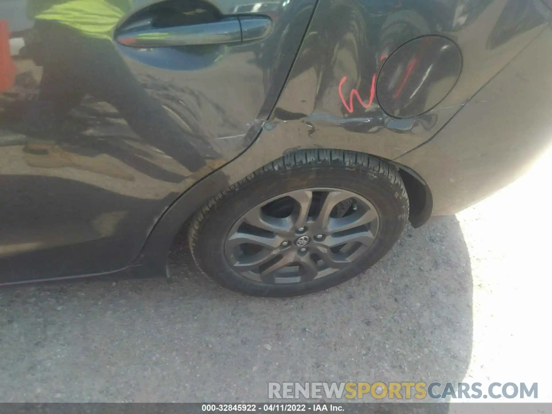 13 Photograph of a damaged car 3MYDLBYV7LY716264 TOYOTA YARIS SEDAN 2020