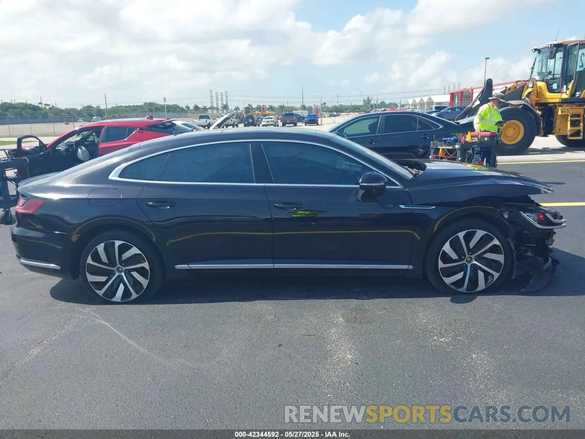 13 Photograph of a damaged car WVWSR7ANXME010268 VOLKSWAGEN ARTEON 2021