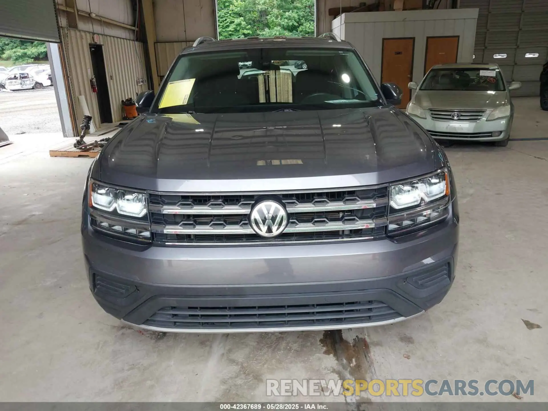 12 Photograph of a damaged car 1V2AP2CA2KC555726 VOLKSWAGEN ATLAS 2019