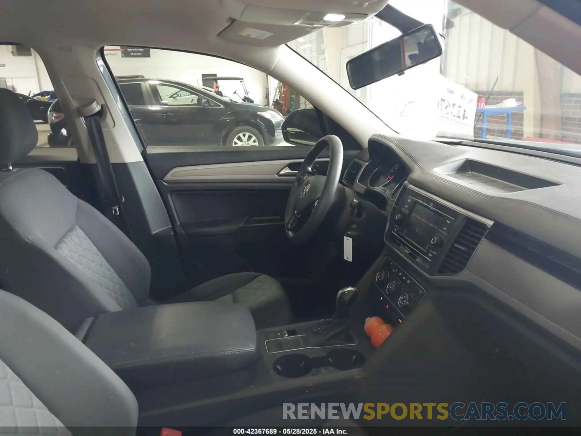 5 Photograph of a damaged car 1V2AP2CA2KC555726 VOLKSWAGEN ATLAS 2019