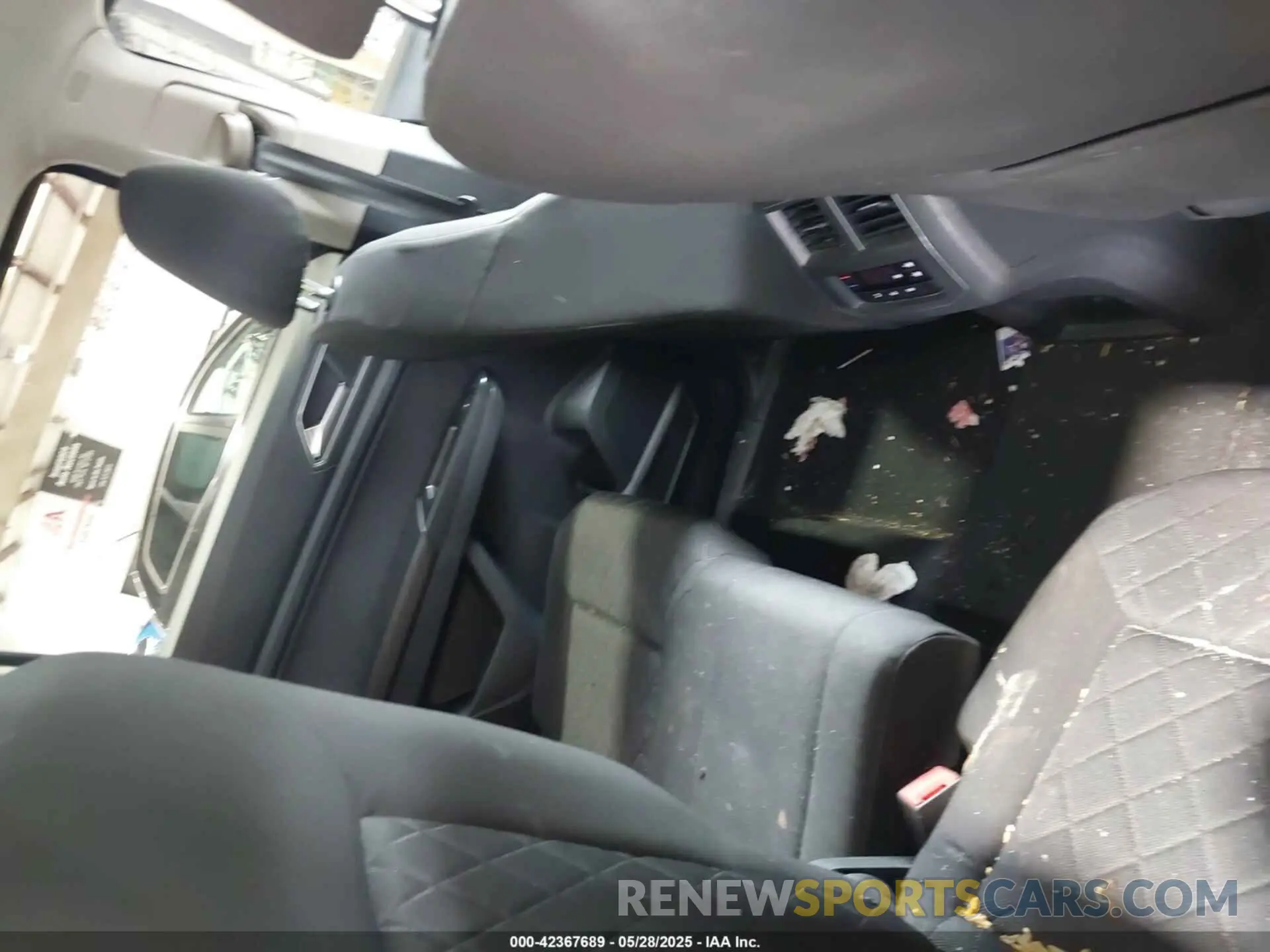 8 Photograph of a damaged car 1V2AP2CA2KC555726 VOLKSWAGEN ATLAS 2019