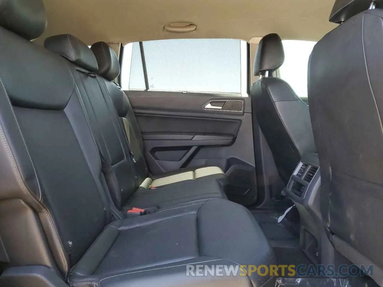 11 Photograph of a damaged car 1V2DP2CA1KC590593 VOLKSWAGEN ATLAS 2019