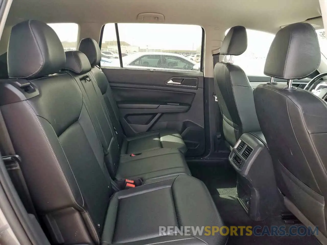 11 Photograph of a damaged car 1V2DP2CAXKC574294 VOLKSWAGEN ATLAS 2019