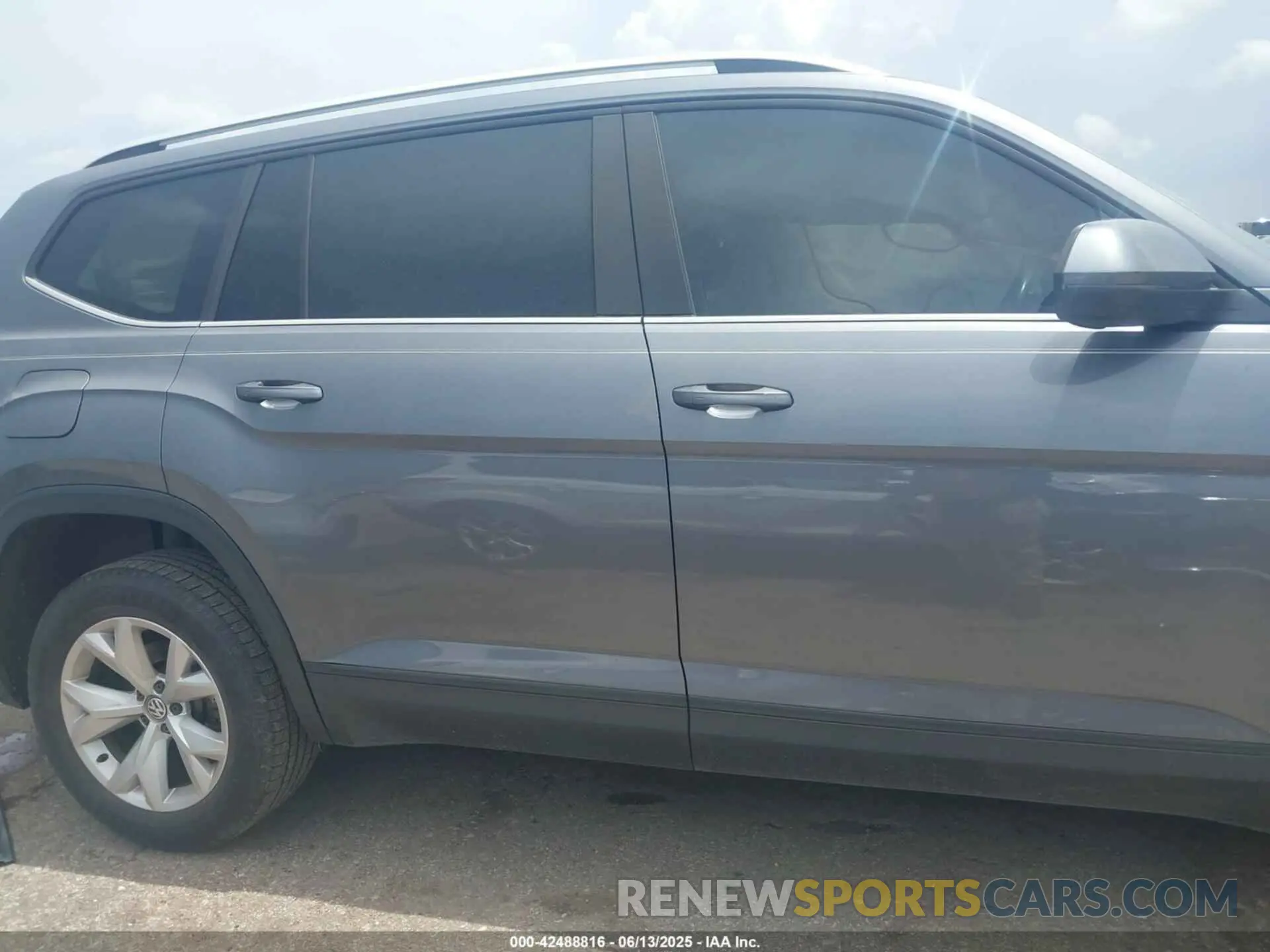 13 Photograph of a damaged car 1V2DP2CAXKC590446 VOLKSWAGEN ATLAS 2019