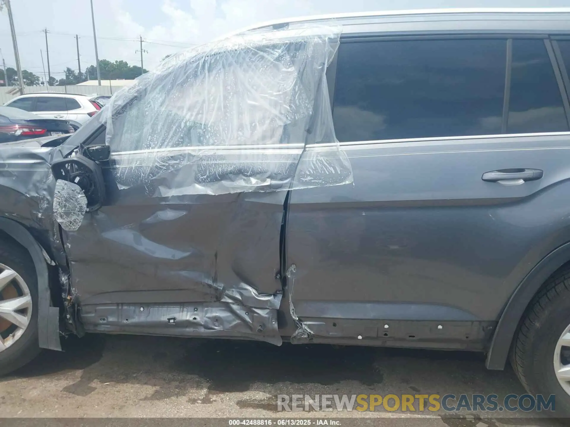 14 Photograph of a damaged car 1V2DP2CAXKC590446 VOLKSWAGEN ATLAS 2019