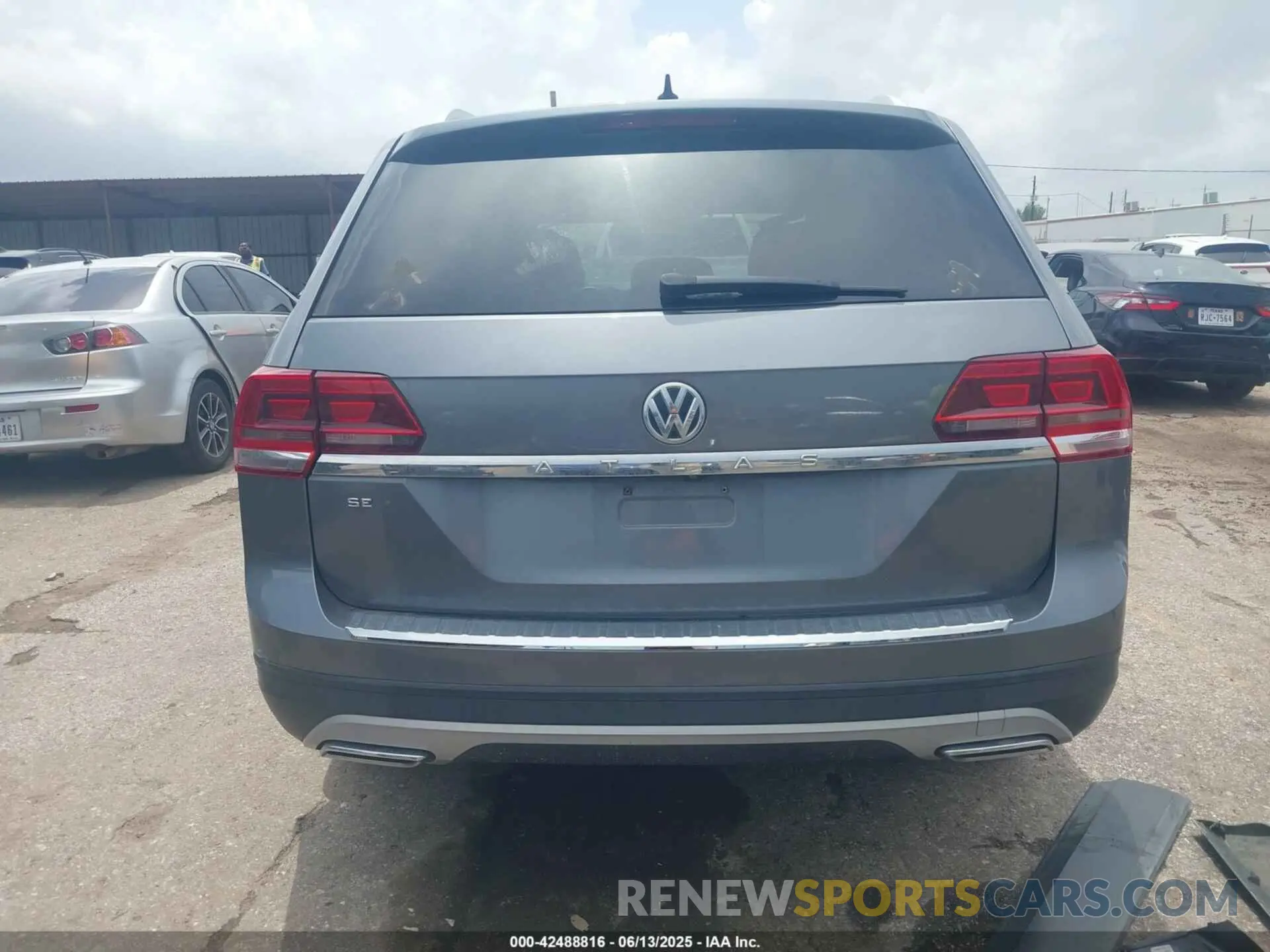 16 Photograph of a damaged car 1V2DP2CAXKC590446 VOLKSWAGEN ATLAS 2019