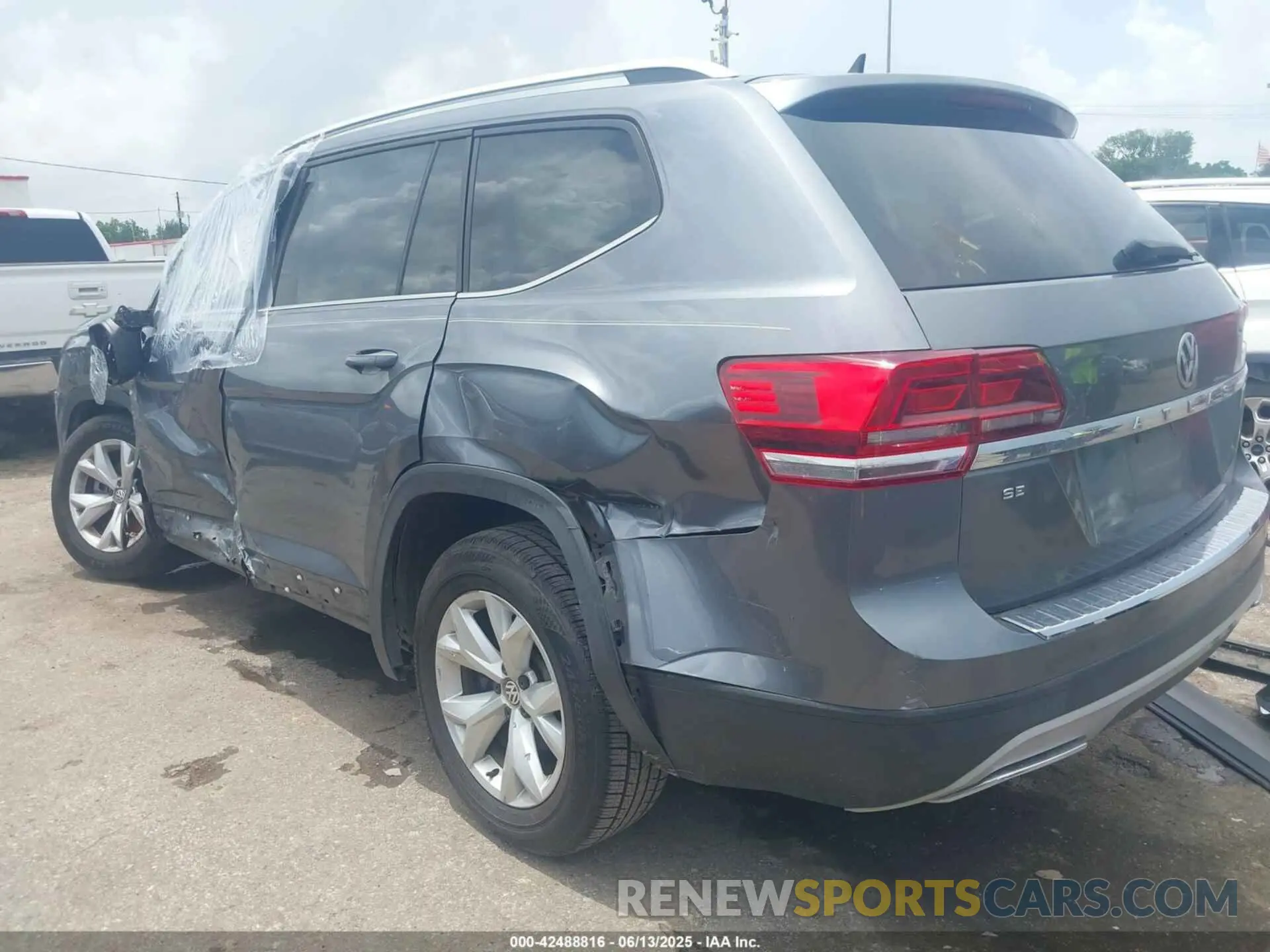3 Photograph of a damaged car 1V2DP2CAXKC590446 VOLKSWAGEN ATLAS 2019