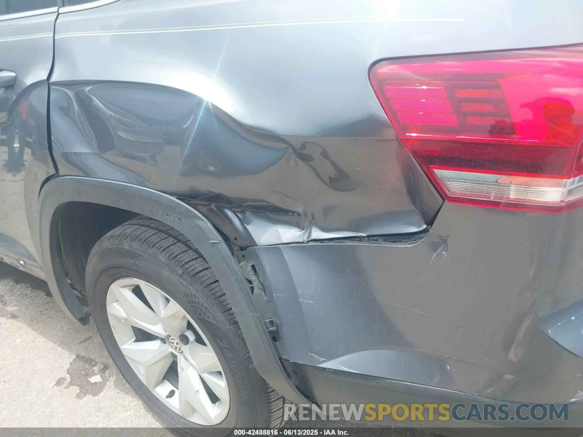 6 Photograph of a damaged car 1V2DP2CAXKC590446 VOLKSWAGEN ATLAS 2019