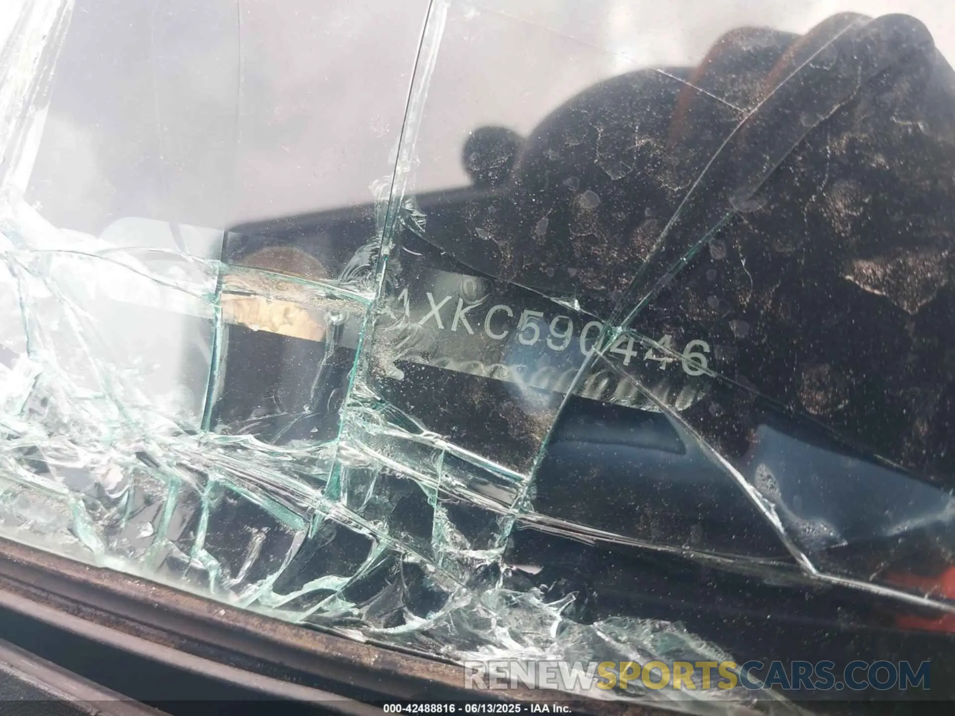 9 Photograph of a damaged car 1V2DP2CAXKC590446 VOLKSWAGEN ATLAS 2019