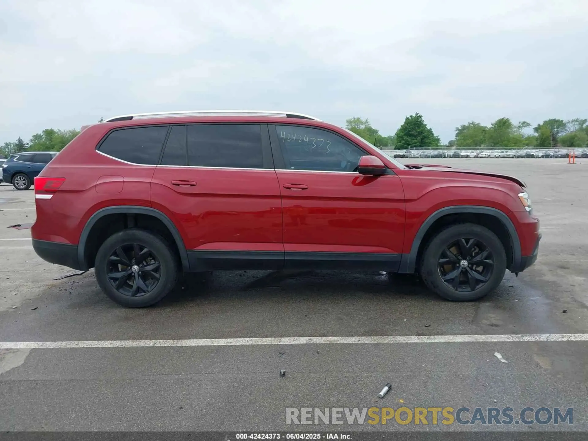 13 Photograph of a damaged car 1V2DR2CA0KC605711 VOLKSWAGEN ATLAS 2019