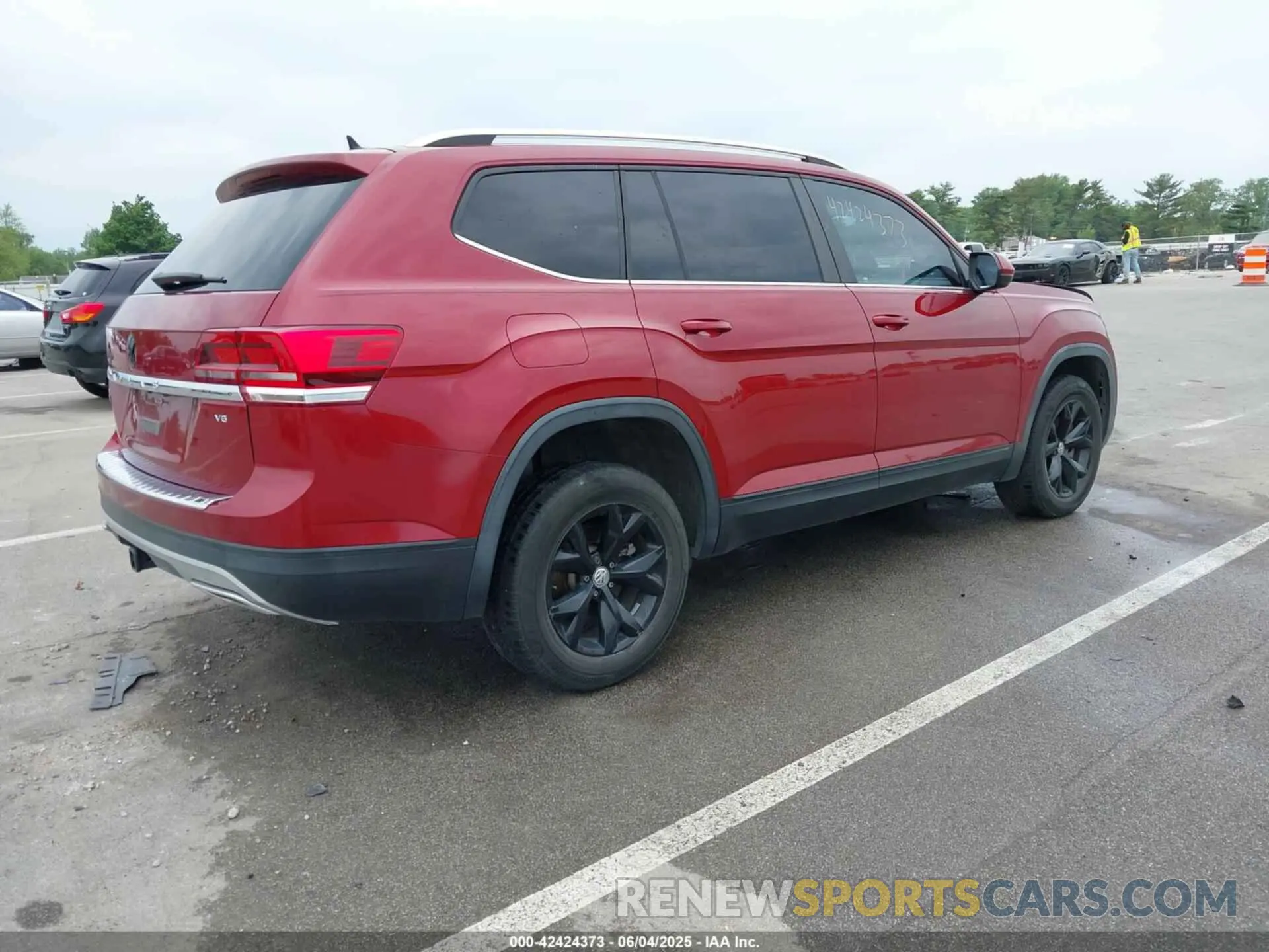 4 Photograph of a damaged car 1V2DR2CA0KC605711 VOLKSWAGEN ATLAS 2019