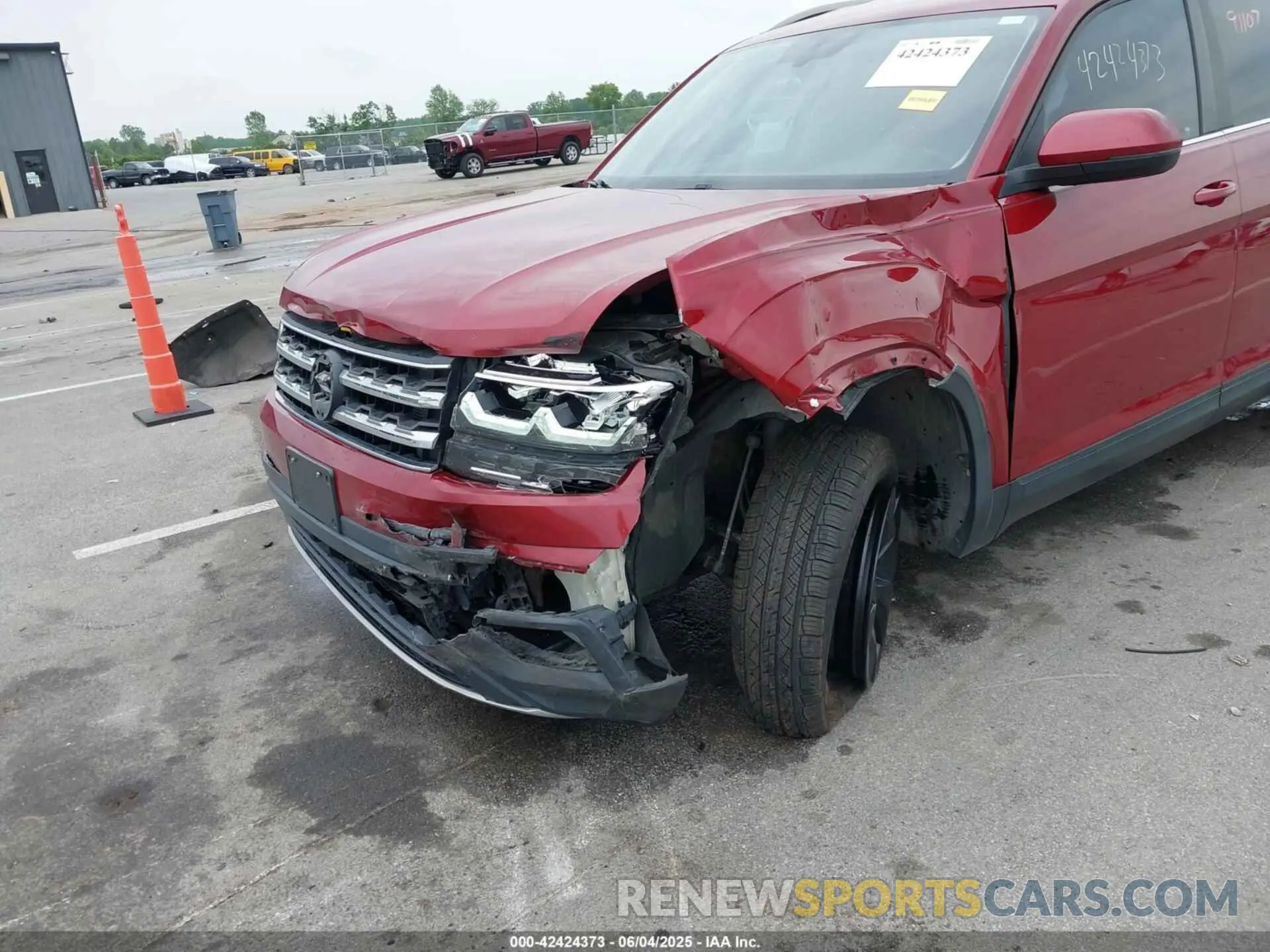 6 Photograph of a damaged car 1V2DR2CA0KC605711 VOLKSWAGEN ATLAS 2019