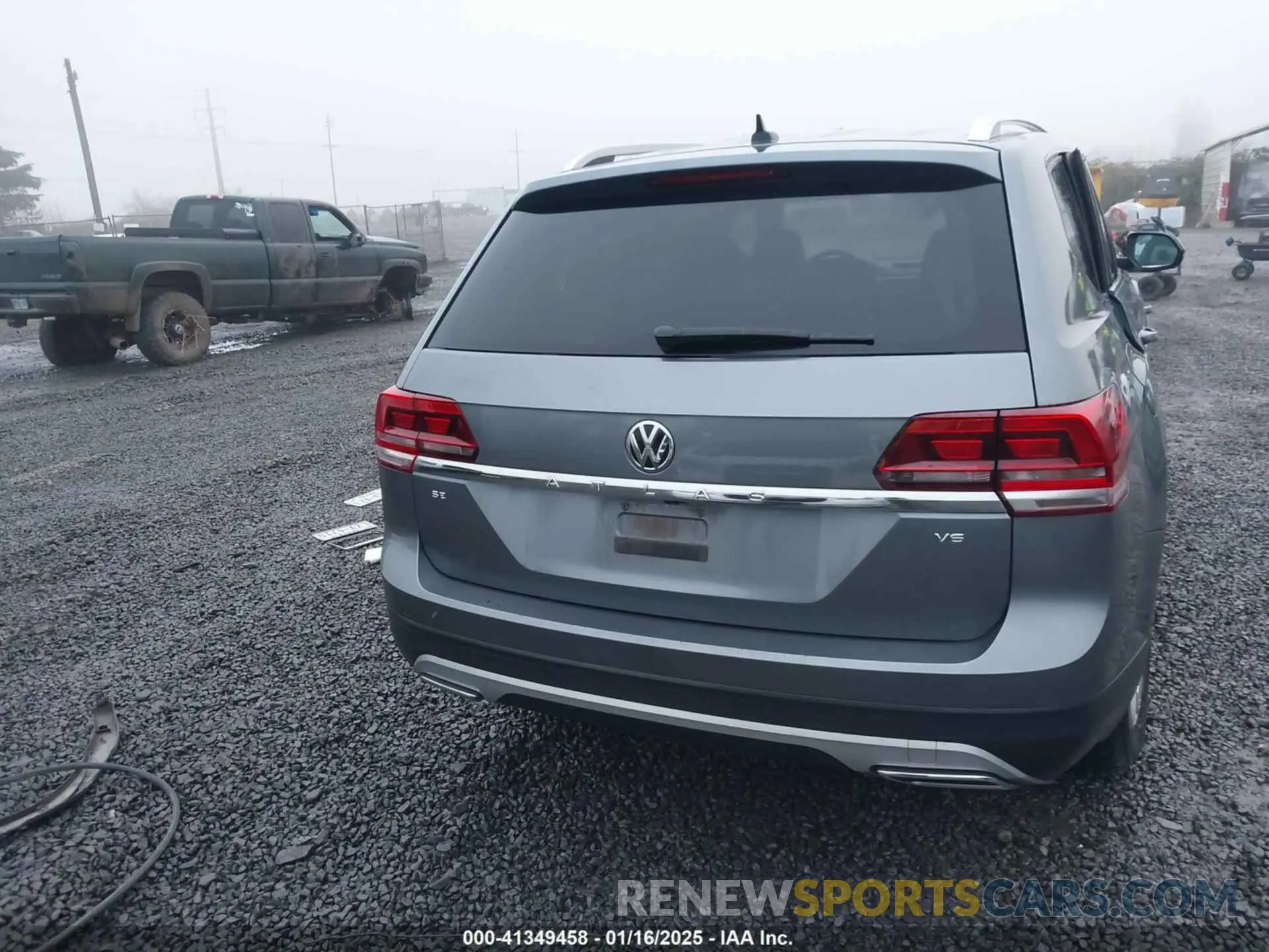 17 Photograph of a damaged car 1V2DR2CA1KC534969 VOLKSWAGEN ATLAS 2019