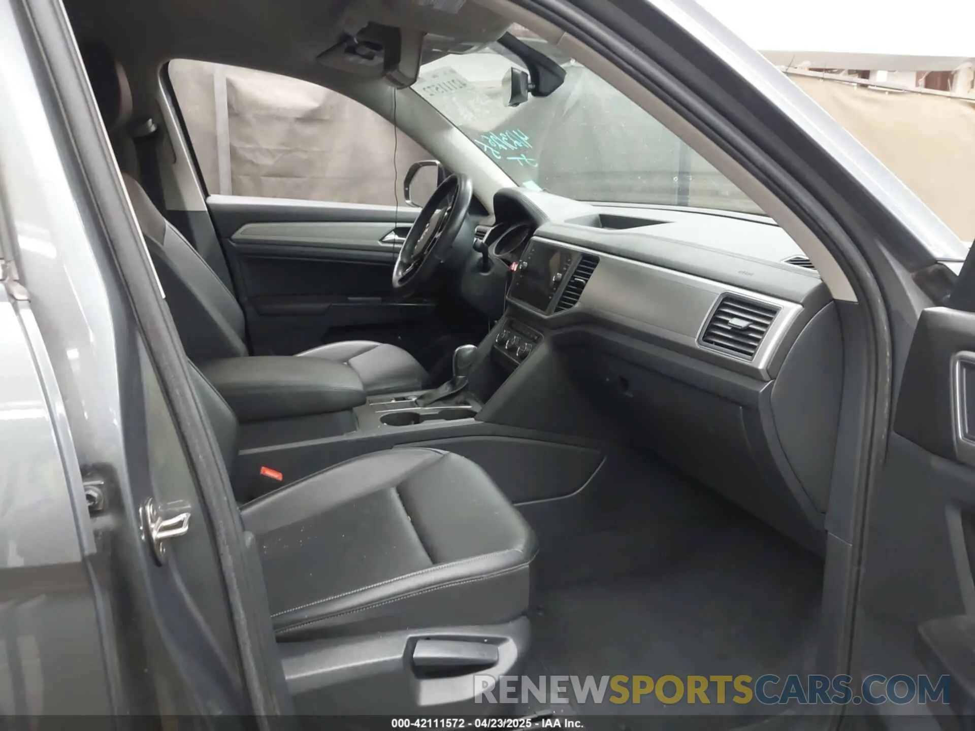 5 Photograph of a damaged car 1V2DR2CA1KC591124 VOLKSWAGEN ATLAS 2019