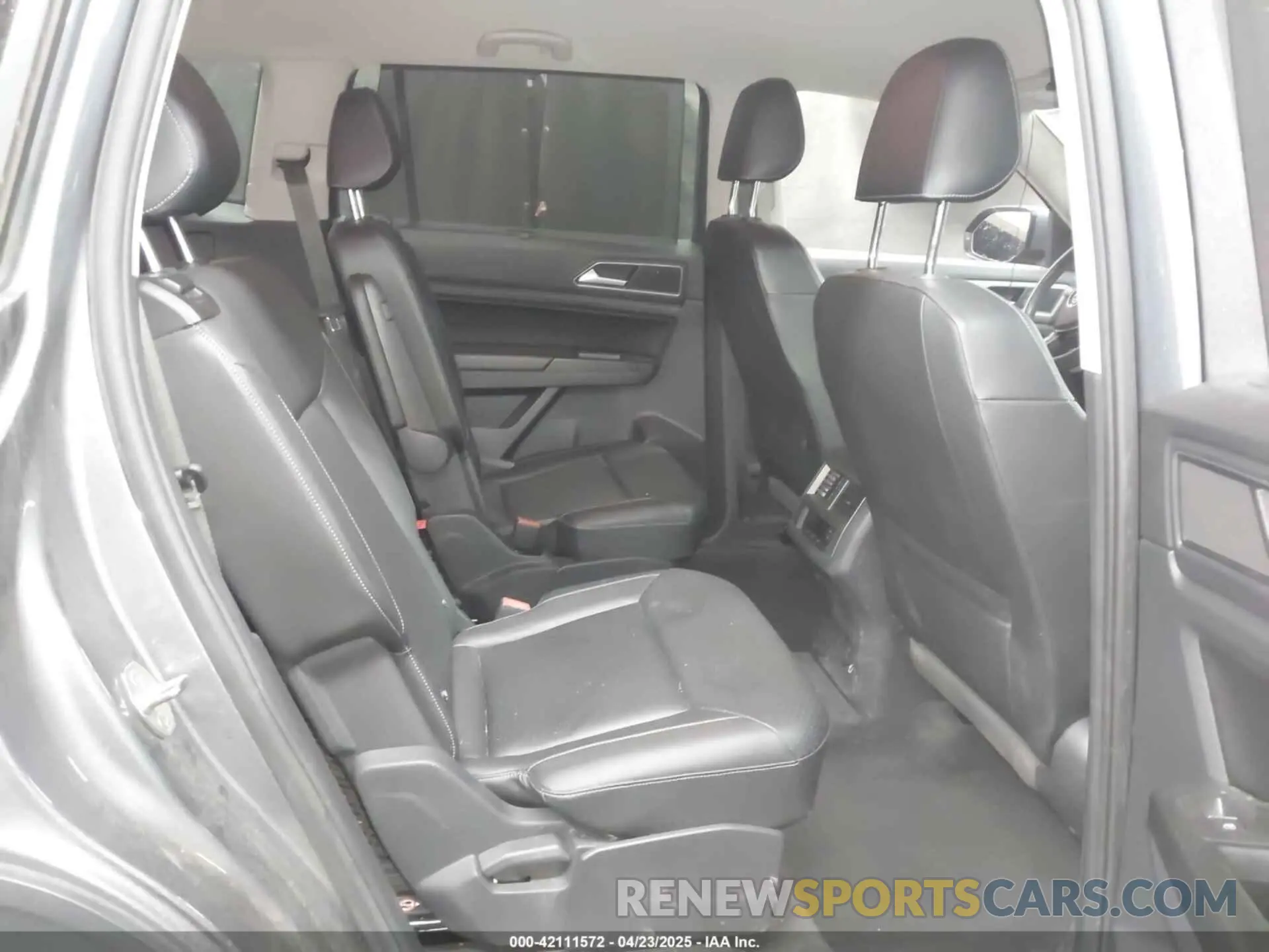 8 Photograph of a damaged car 1V2DR2CA1KC591124 VOLKSWAGEN ATLAS 2019