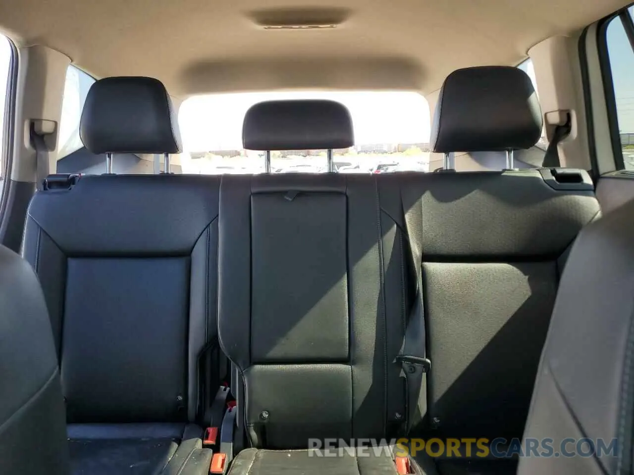 10 Photograph of a damaged car 1V2DR2CA2KC533880 VOLKSWAGEN ATLAS 2019