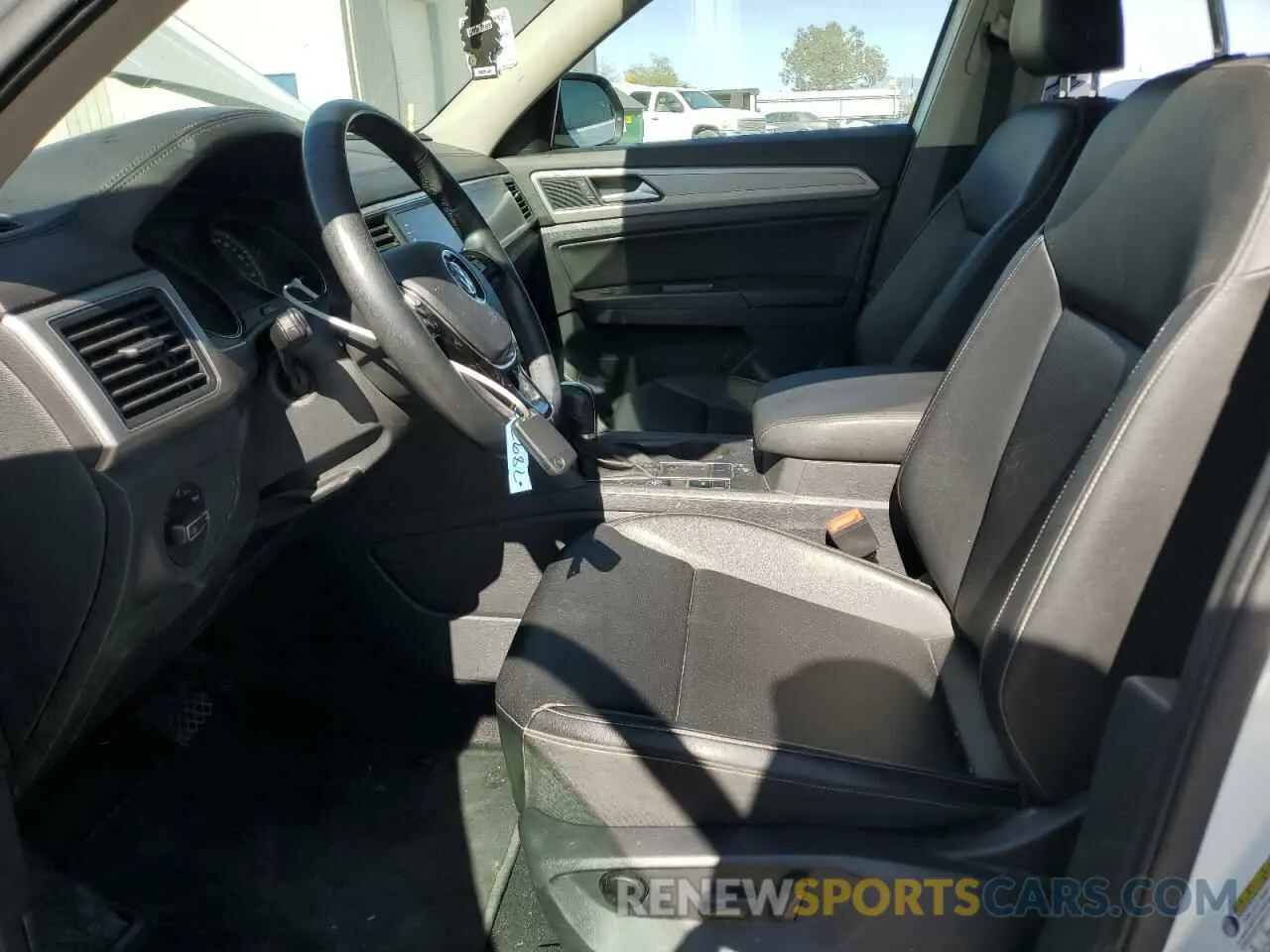 7 Photograph of a damaged car 1V2DR2CA2KC533880 VOLKSWAGEN ATLAS 2019