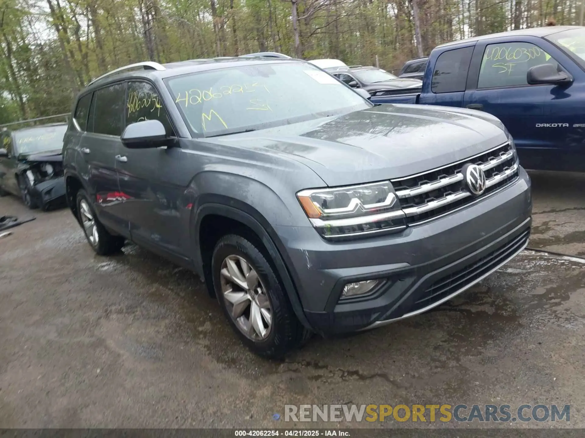 1 Photograph of a damaged car 1V2DR2CA3KC624379 VOLKSWAGEN ATLAS 2019