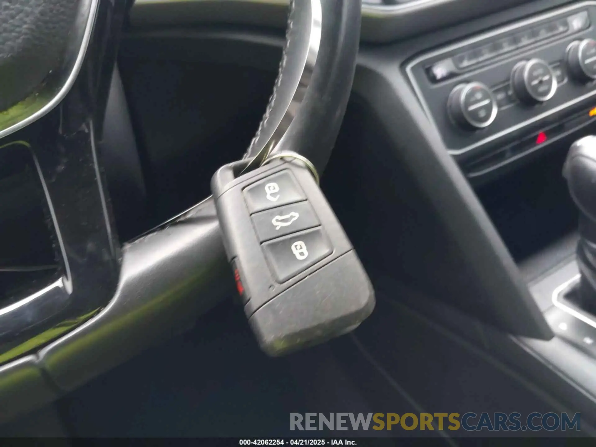 11 Photograph of a damaged car 1V2DR2CA3KC624379 VOLKSWAGEN ATLAS 2019