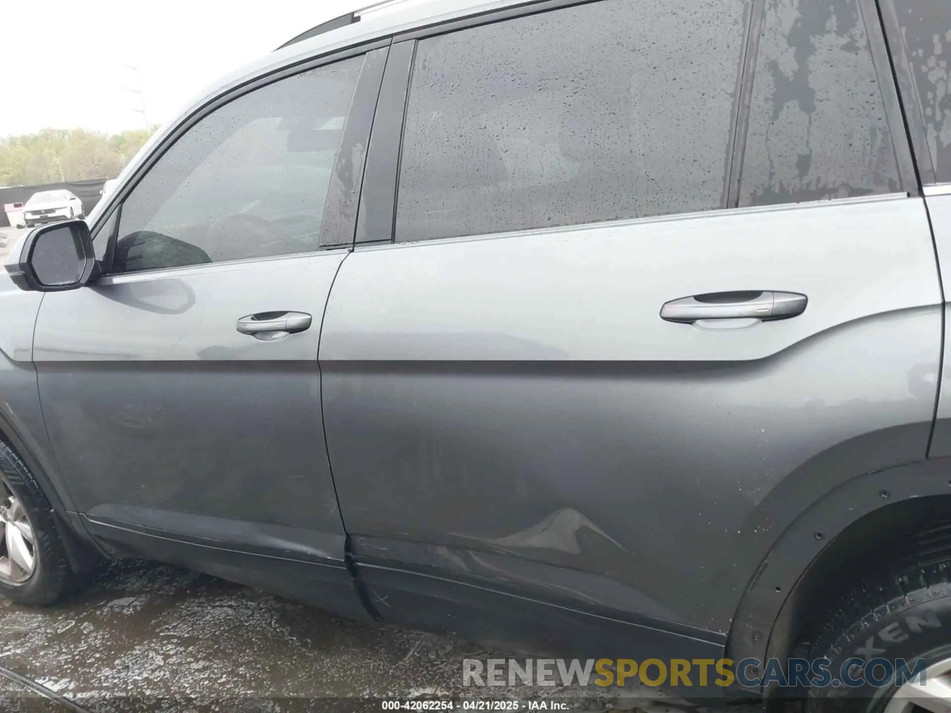 14 Photograph of a damaged car 1V2DR2CA3KC624379 VOLKSWAGEN ATLAS 2019