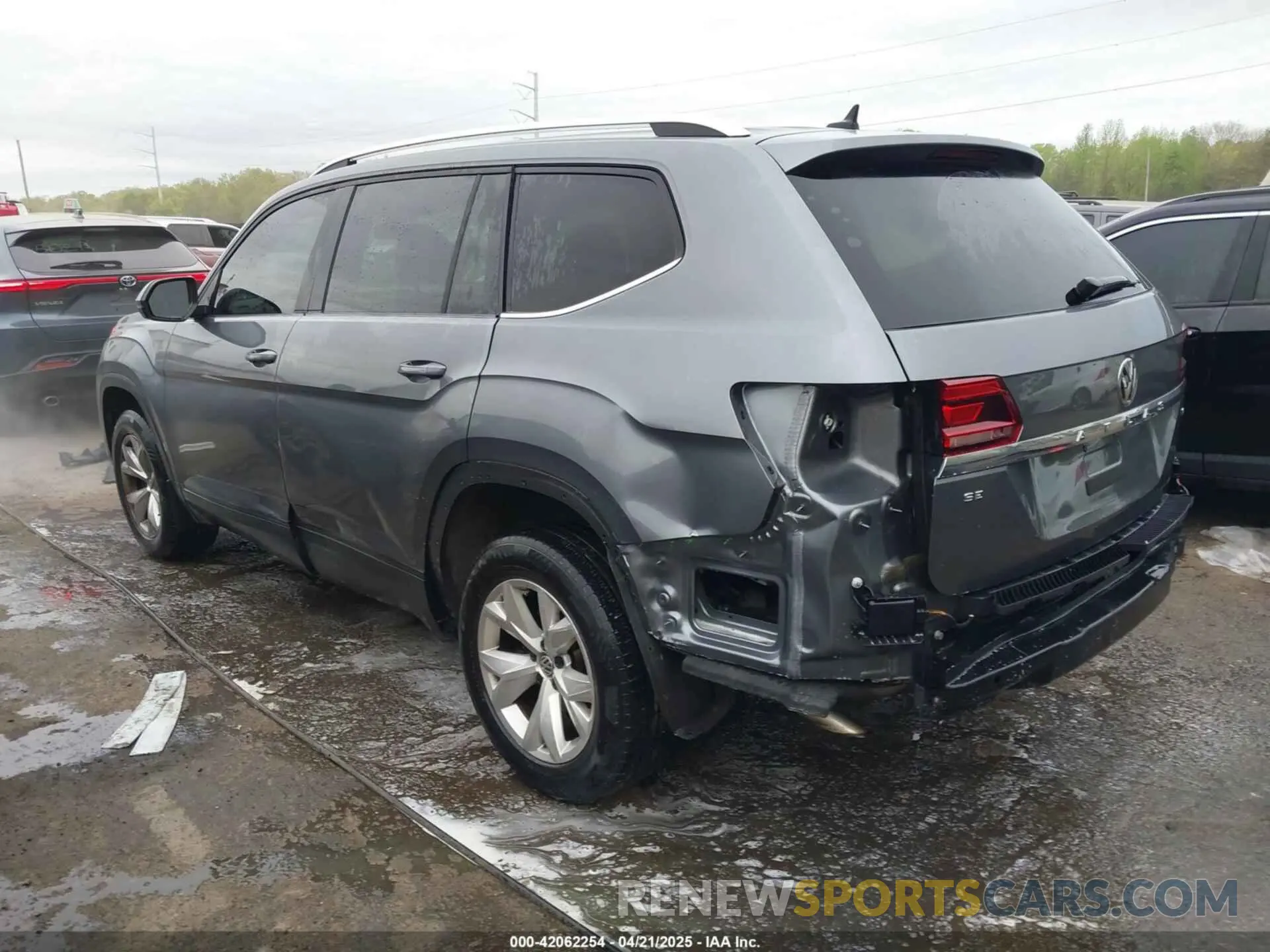 3 Photograph of a damaged car 1V2DR2CA3KC624379 VOLKSWAGEN ATLAS 2019