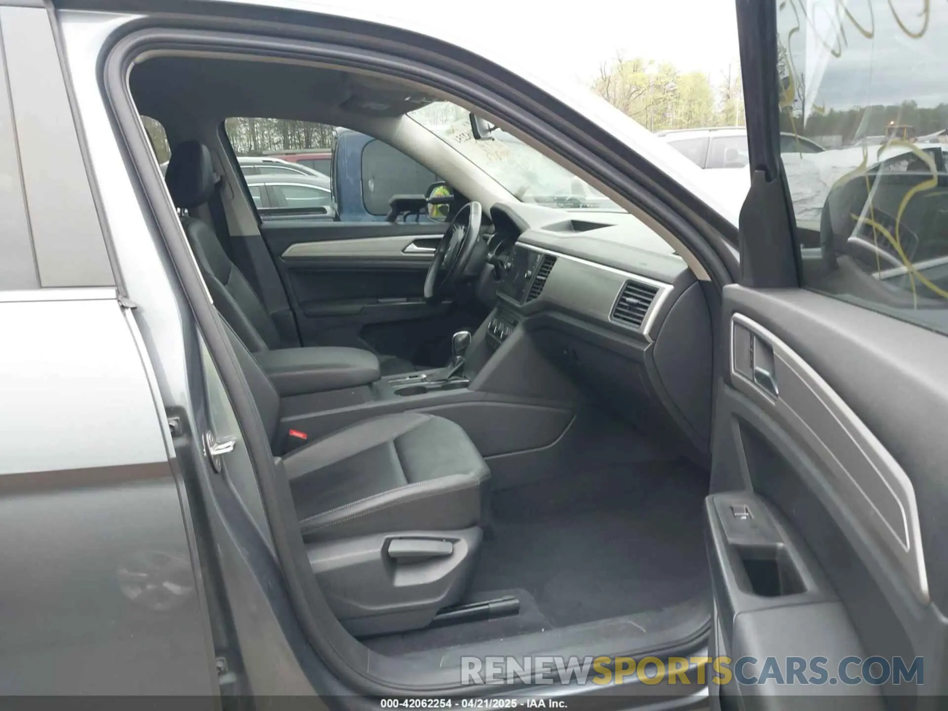 5 Photograph of a damaged car 1V2DR2CA3KC624379 VOLKSWAGEN ATLAS 2019