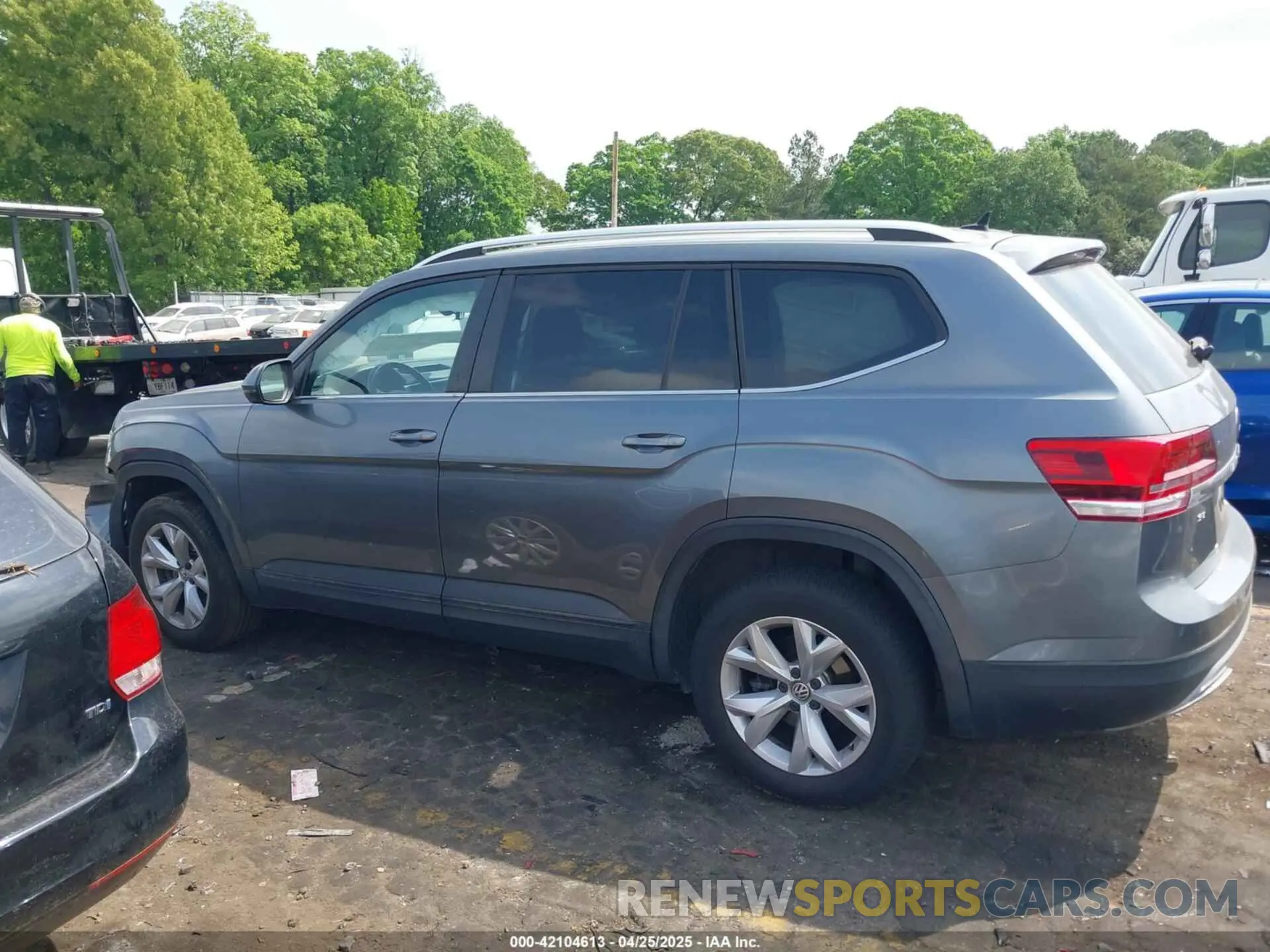 14 Photograph of a damaged car 1V2DR2CA4KC524033 VOLKSWAGEN ATLAS 2019